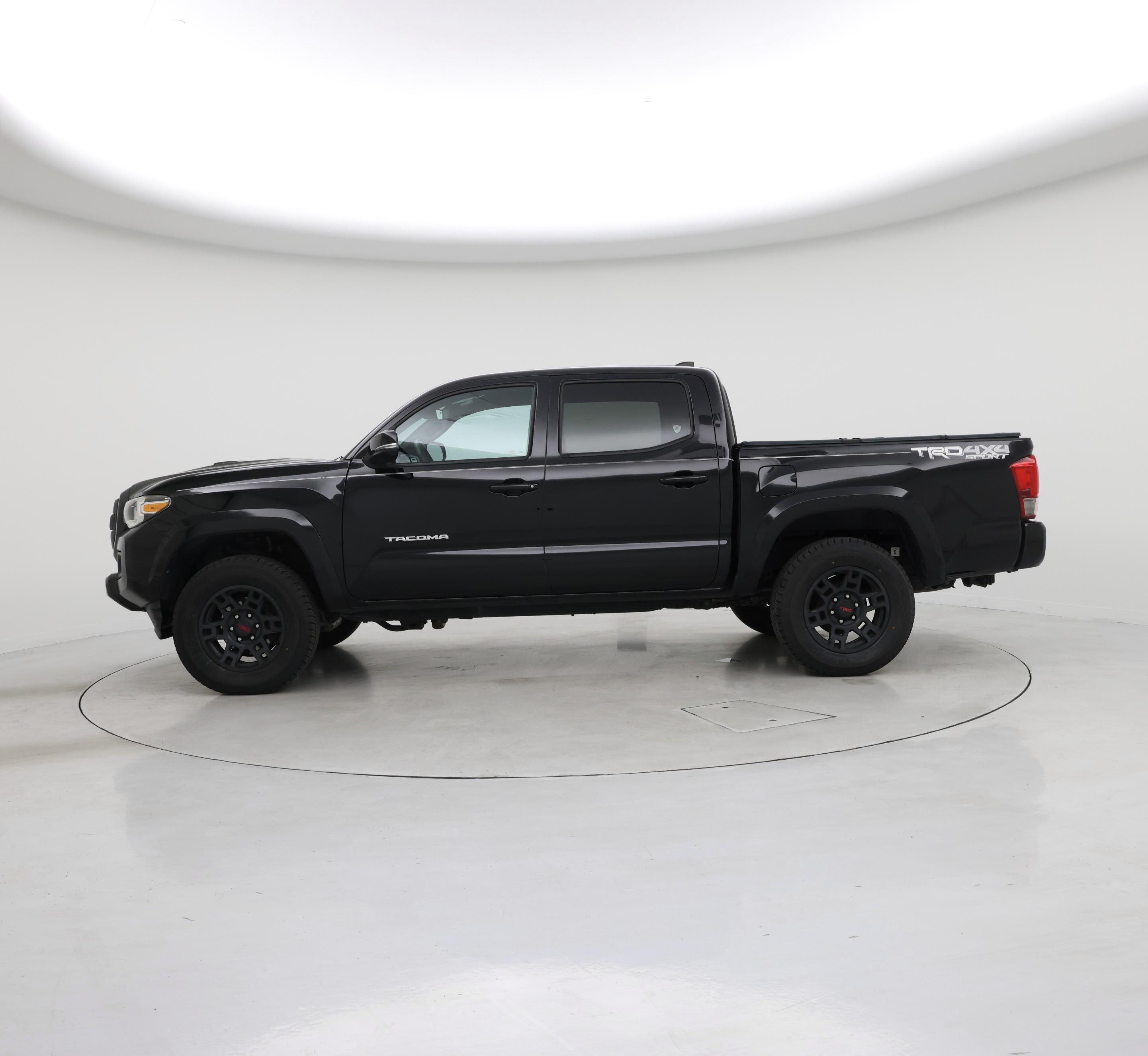 Thumbnail: 2017 Toyota Tacoma - 3