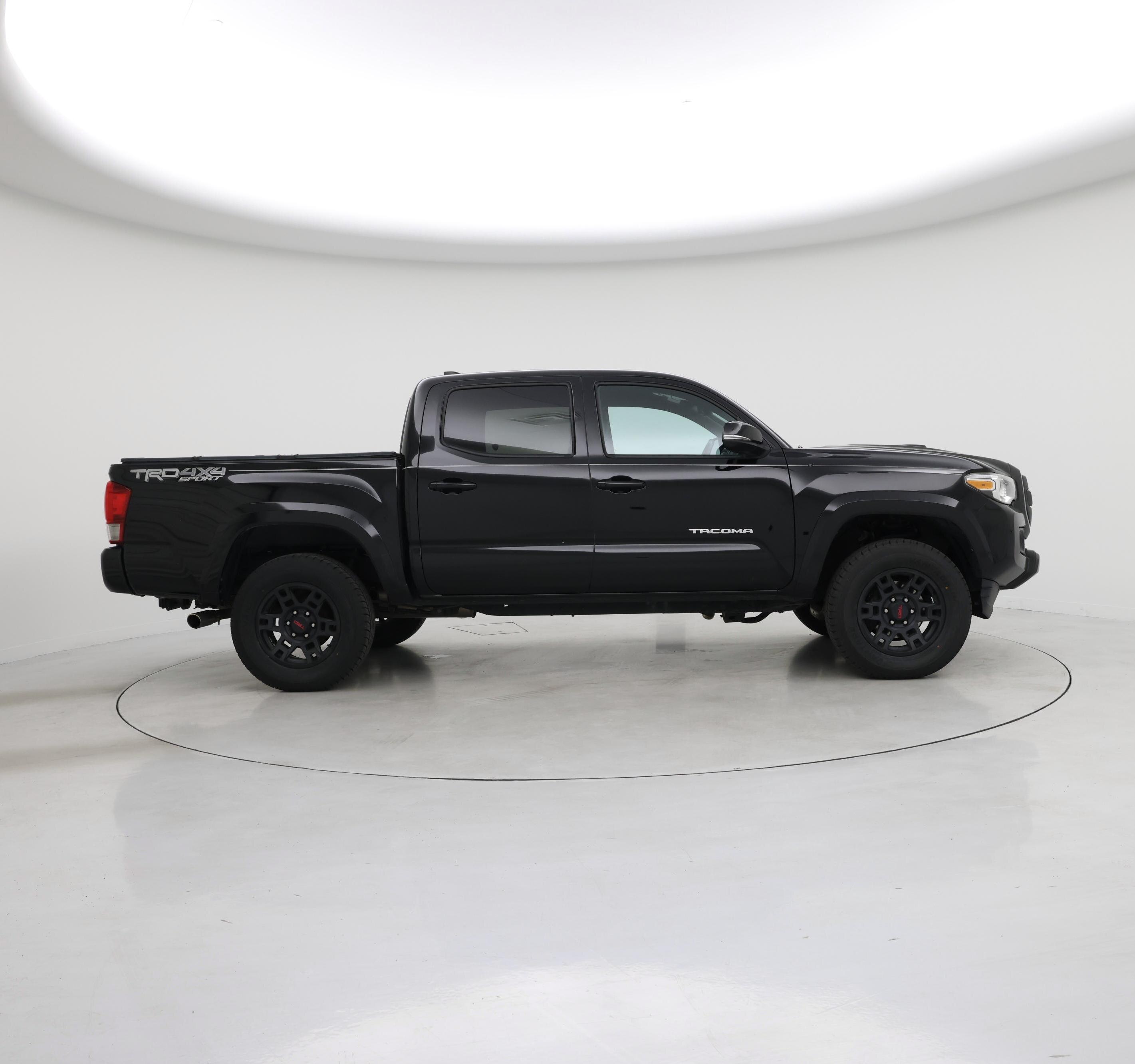 Thumbnail: 2017 Toyota Tacoma - 7