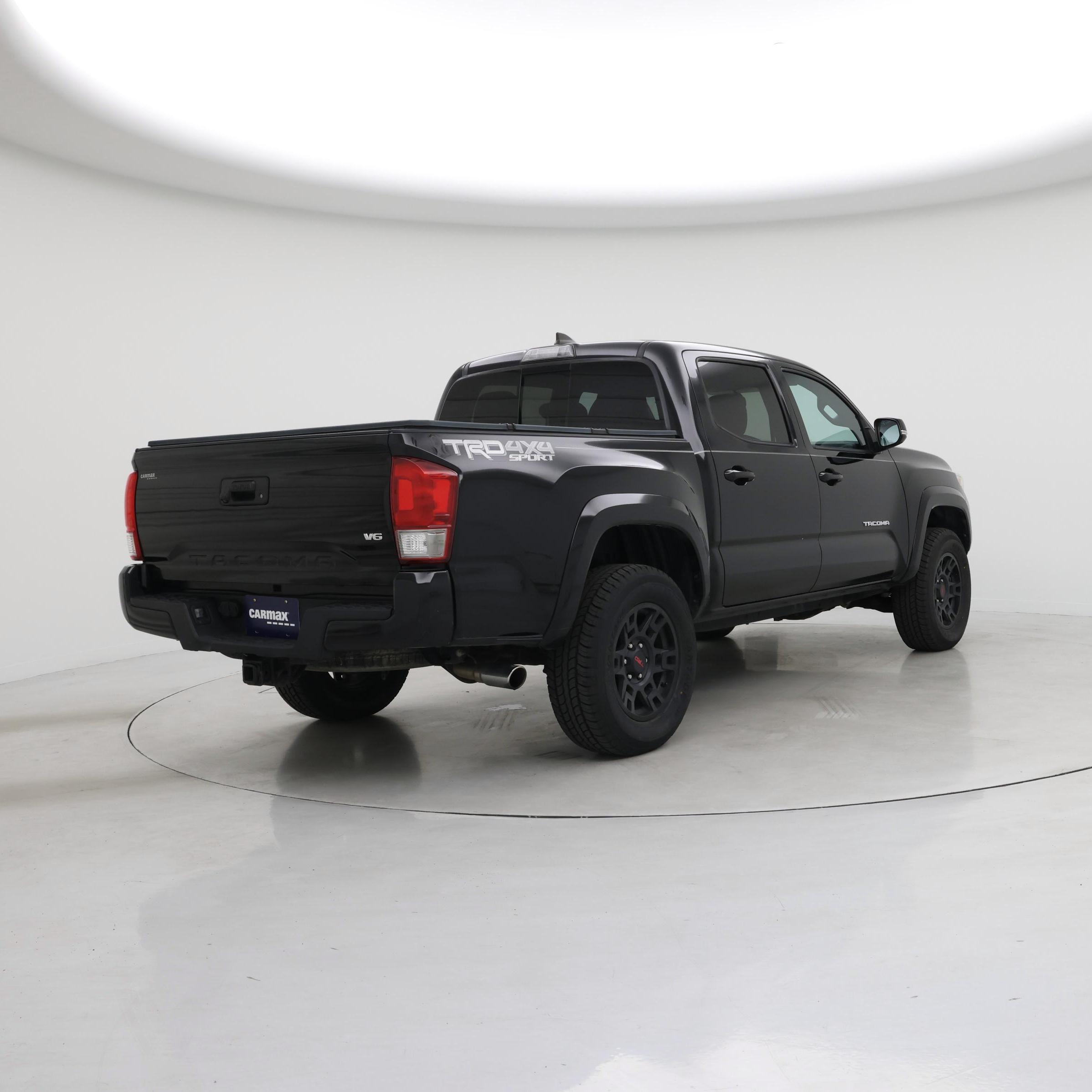 Thumbnail: 2017 Toyota Tacoma - 8