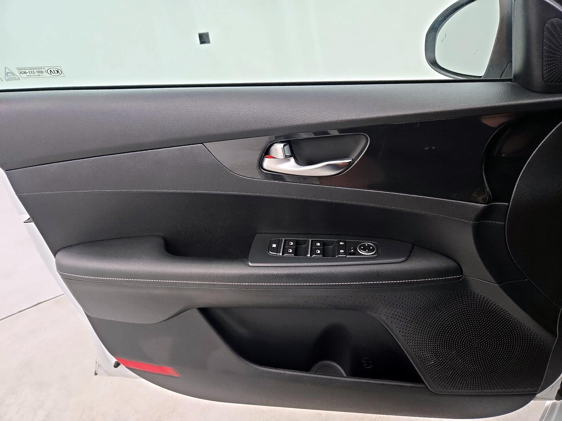 Thumbnail: 2021 Kia Forte - 12