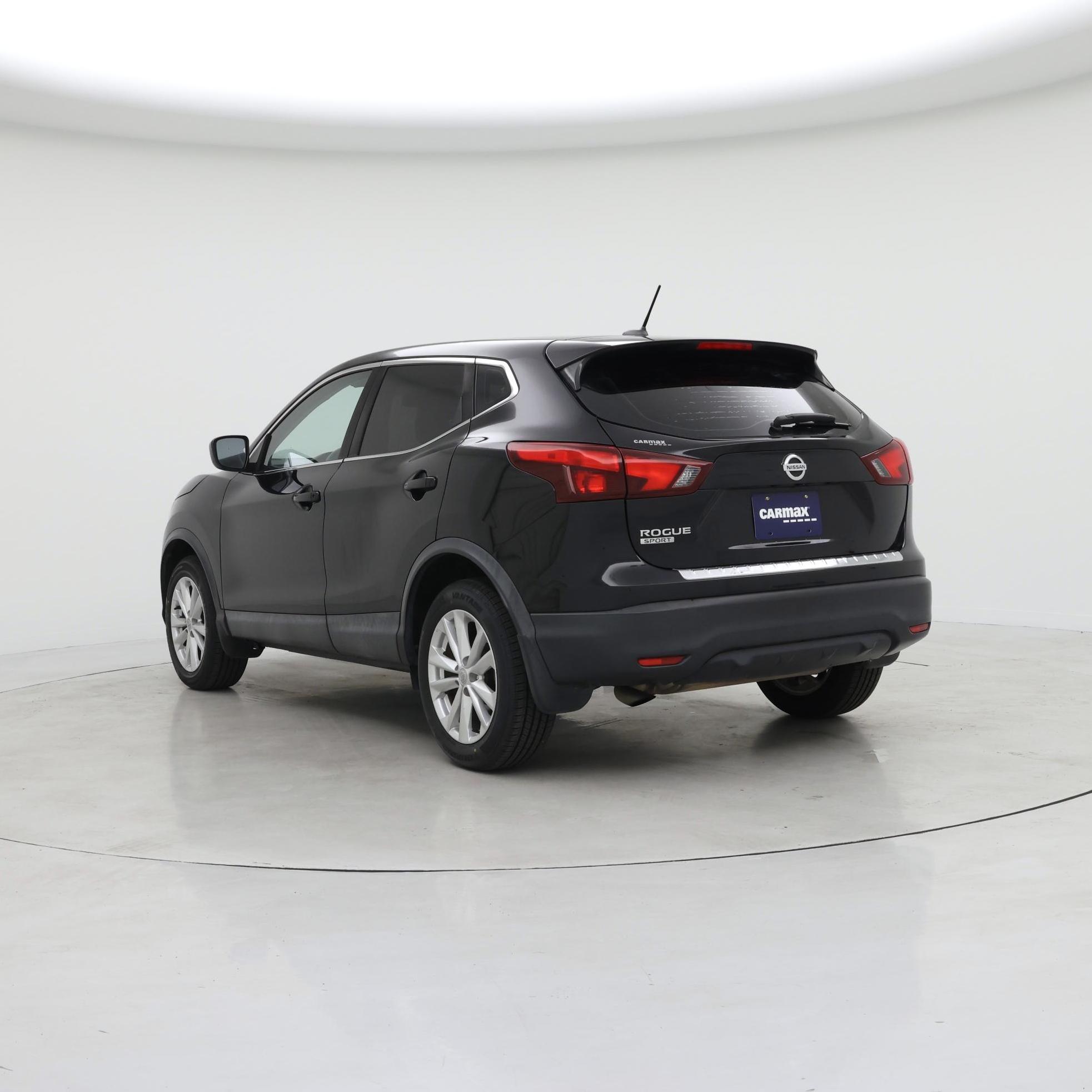 Thumbnail: 2017 Nissan Rogue Sport - 2
