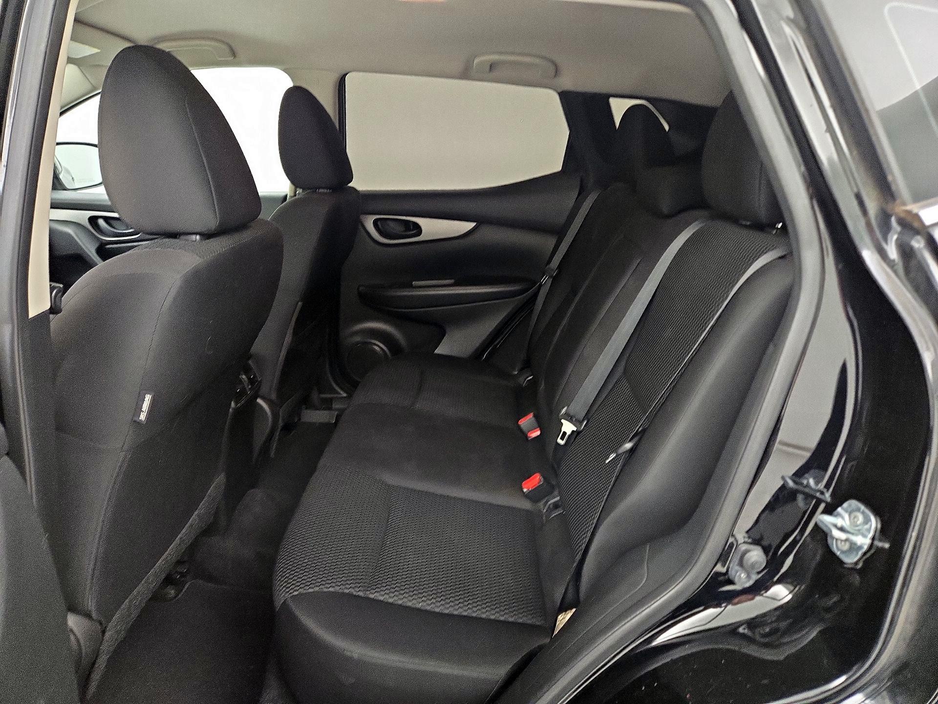 Thumbnail: 2017 Nissan Rogue Sport - 19