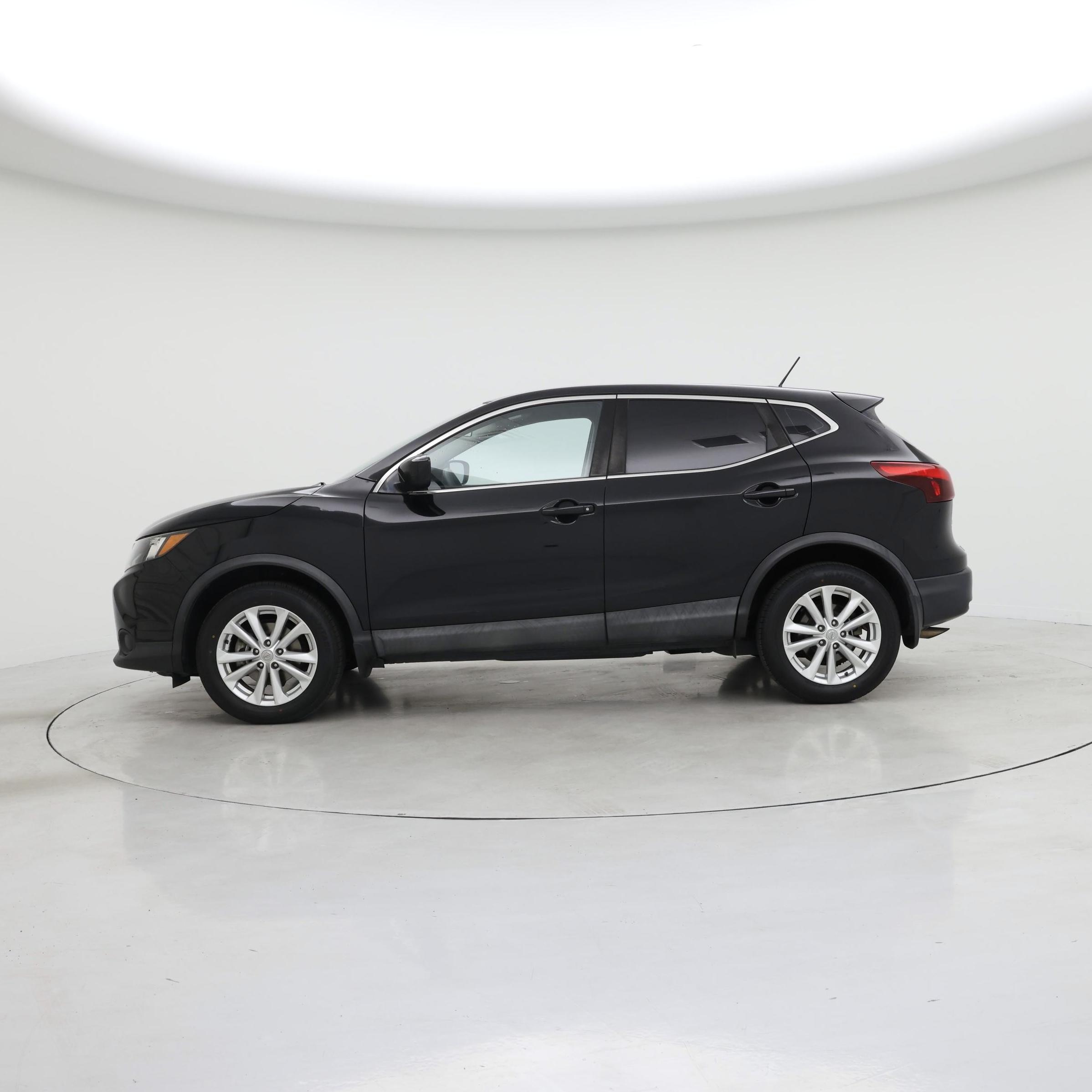 Thumbnail: 2017 Nissan Rogue Sport - 3