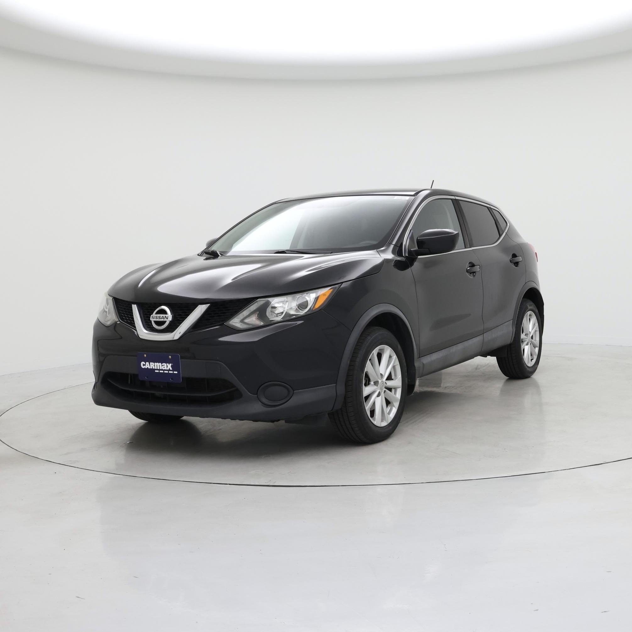 Thumbnail: 2017 Nissan Rogue Sport - 4