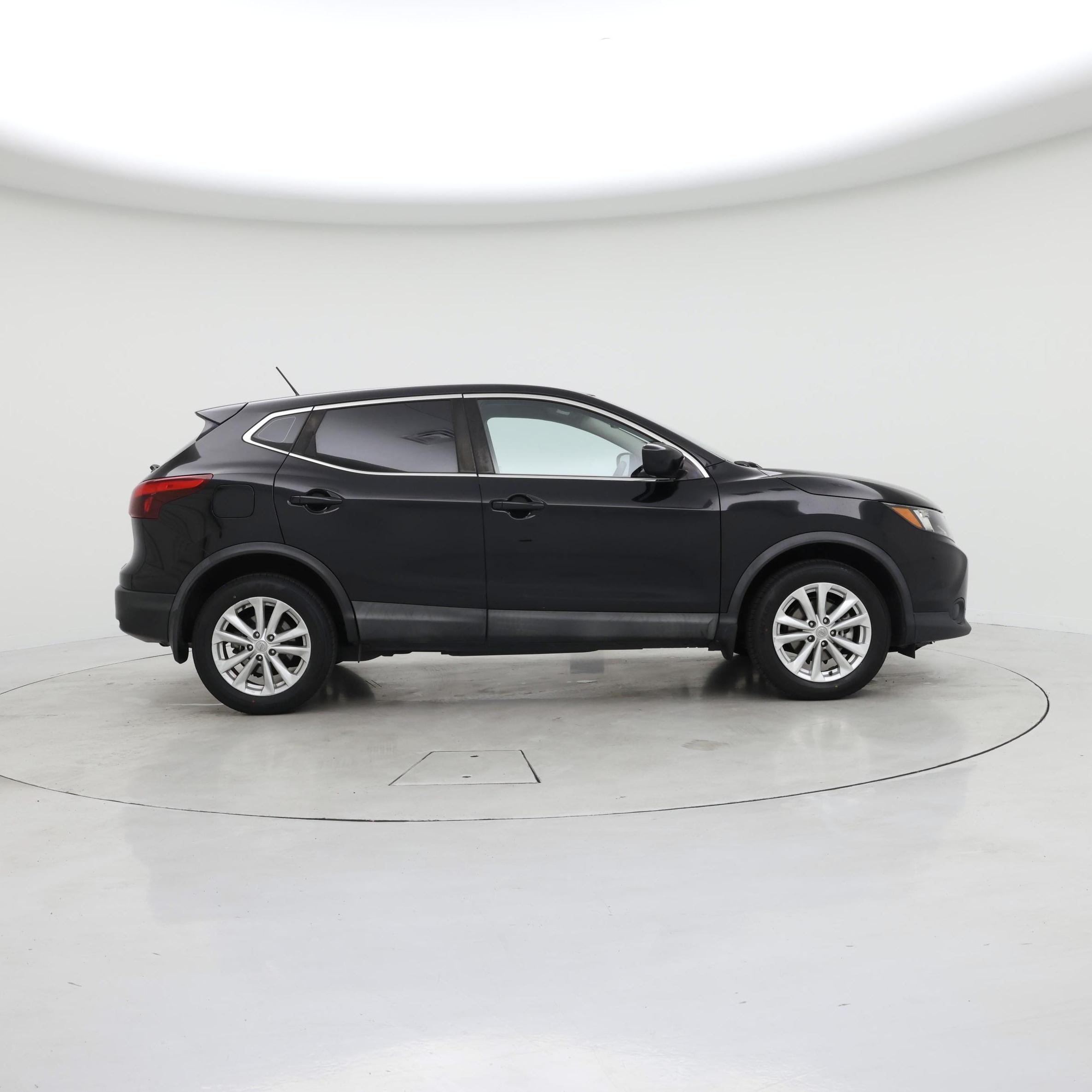 Thumbnail: 2017 Nissan Rogue Sport - 7