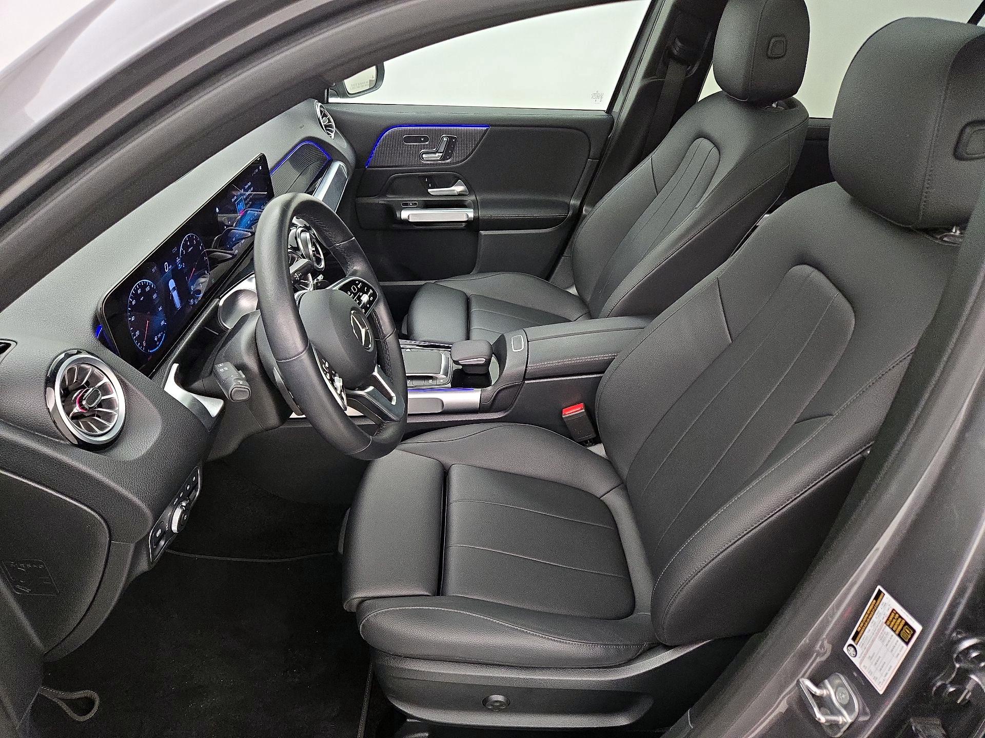 Thumbnail: 2023 Mercedes-Benz GLB - 11