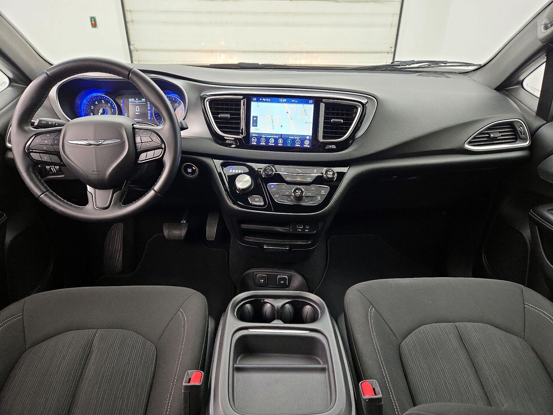 Thumbnail: 2018 Chrysler Pacifica - 9
