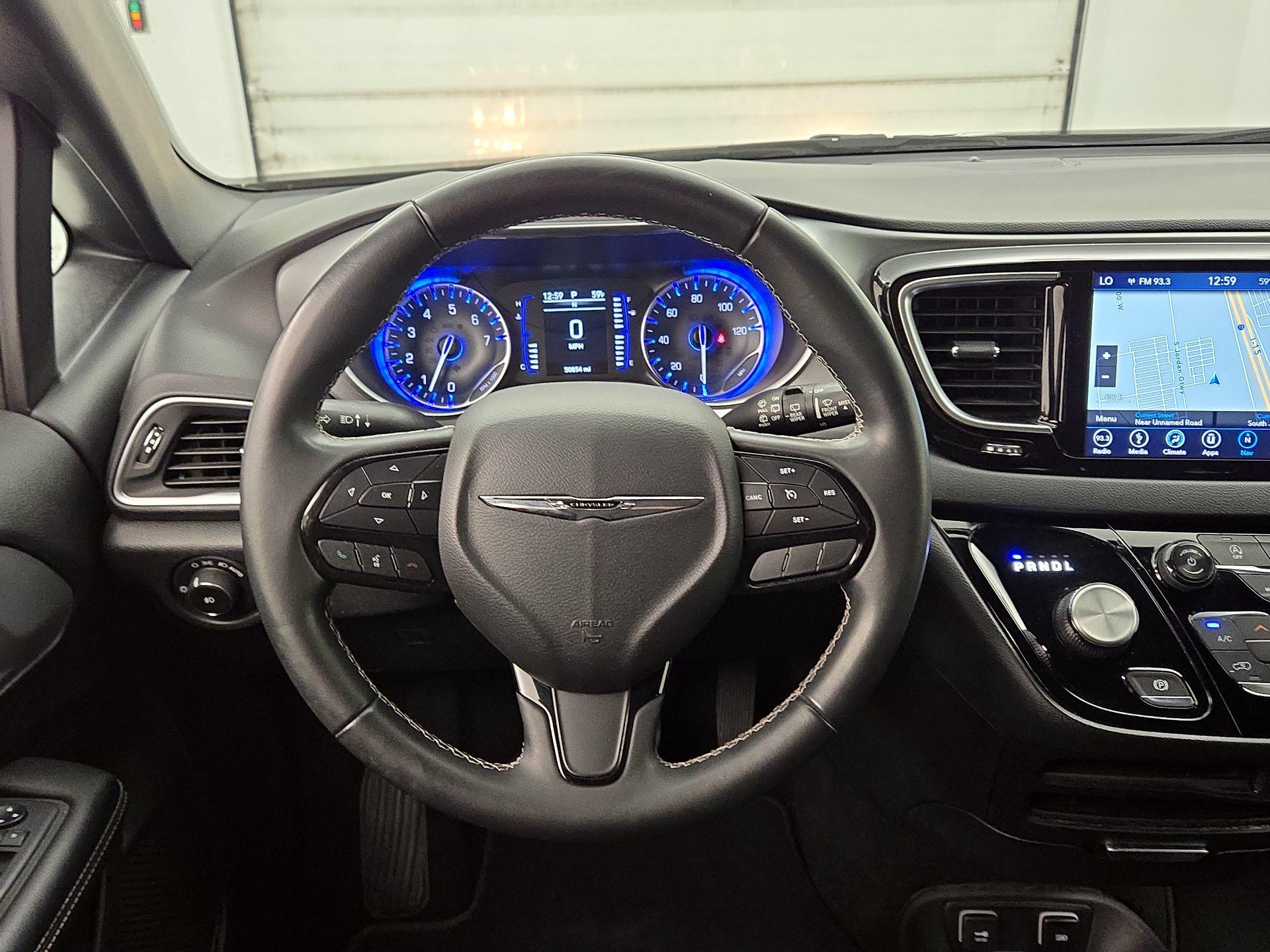 Thumbnail: 2018 Chrysler Pacifica - 10
