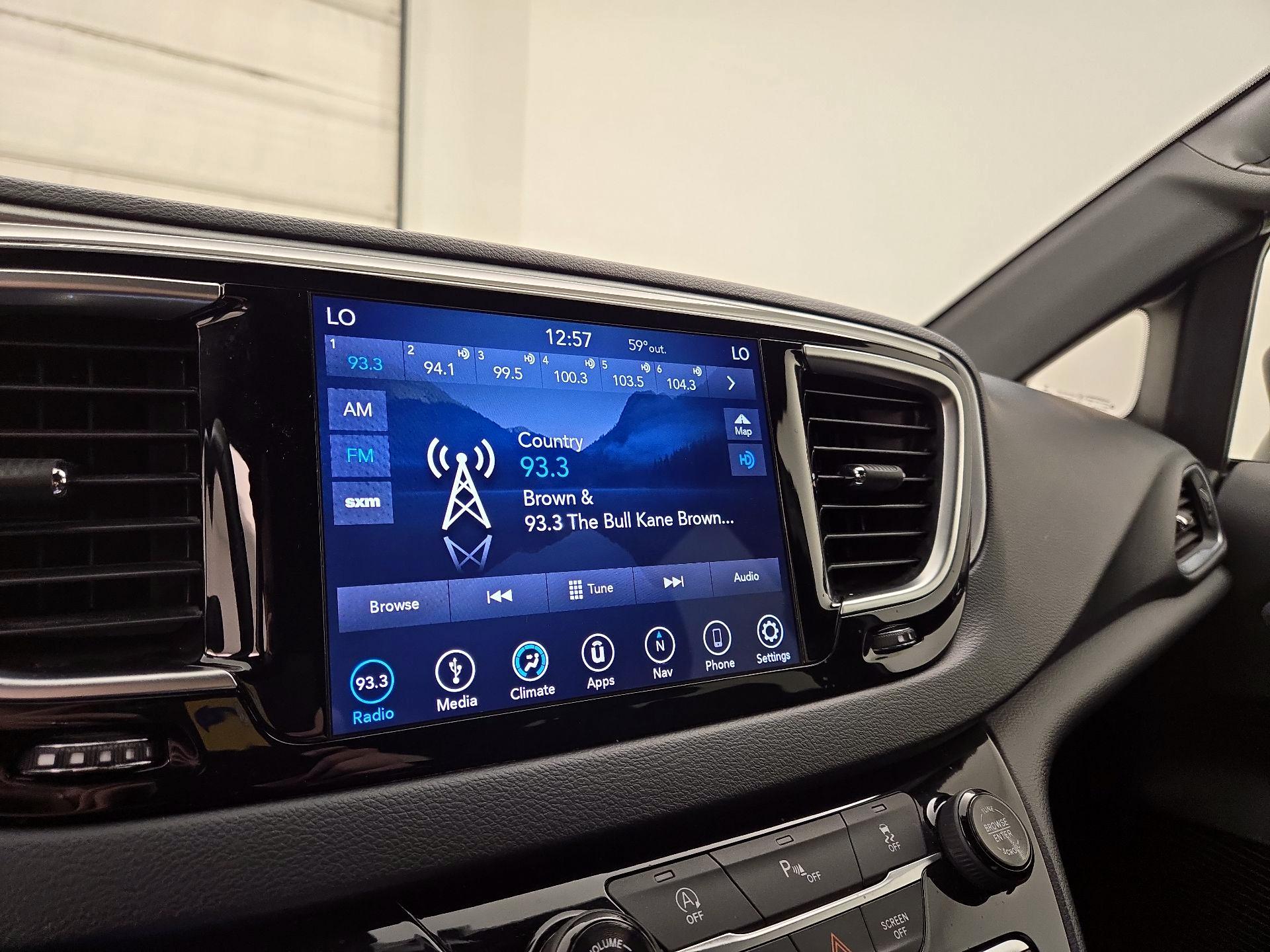 Thumbnail: 2018 Chrysler Pacifica - 16