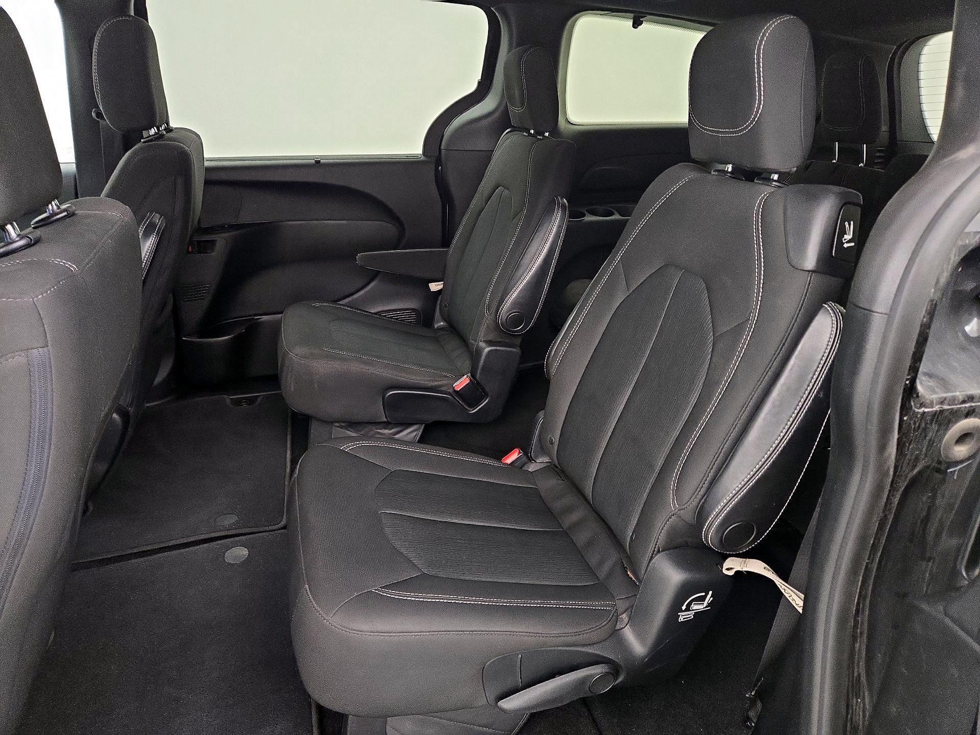 Thumbnail: 2018 Chrysler Pacifica - 20