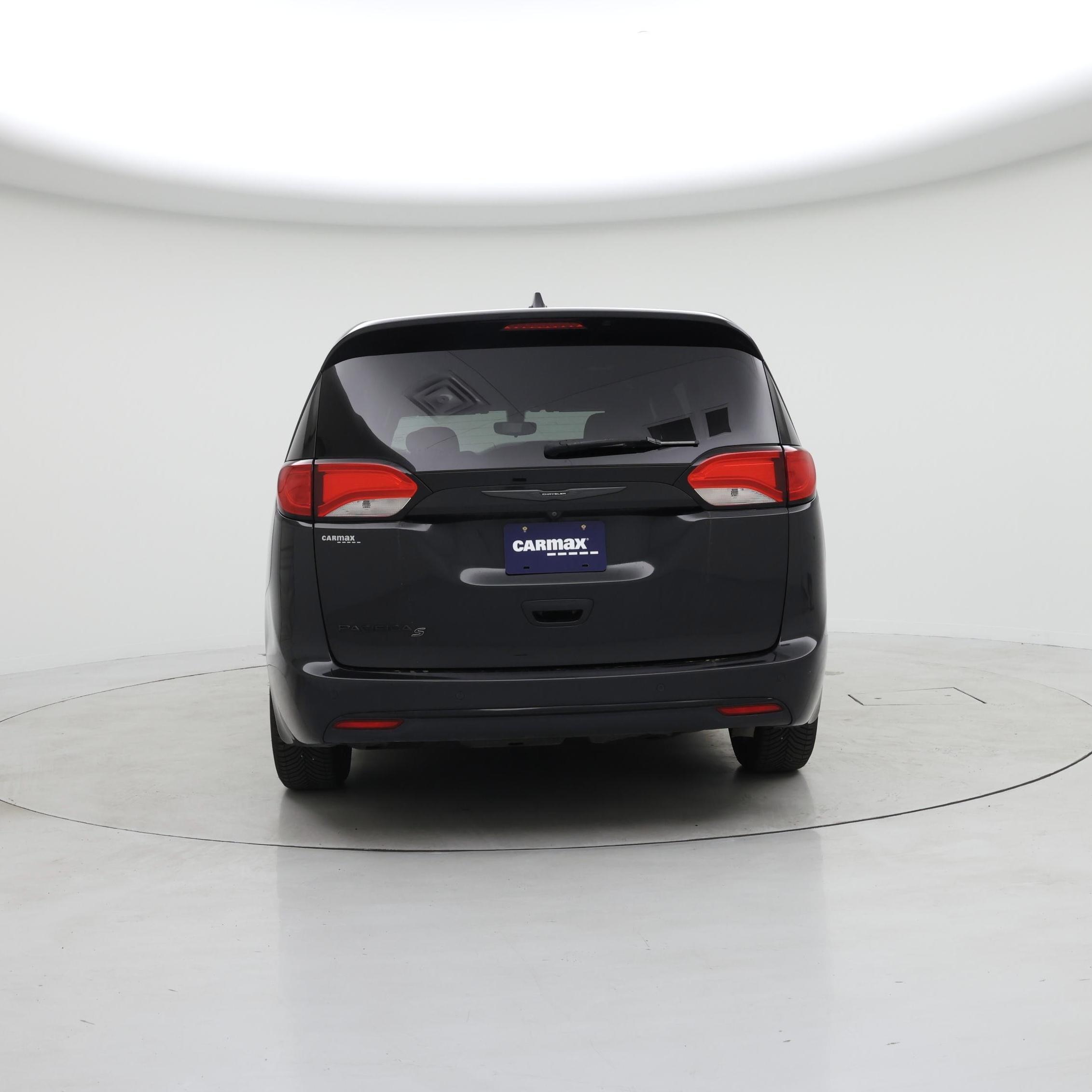 Thumbnail: 2018 Chrysler Pacifica - 6