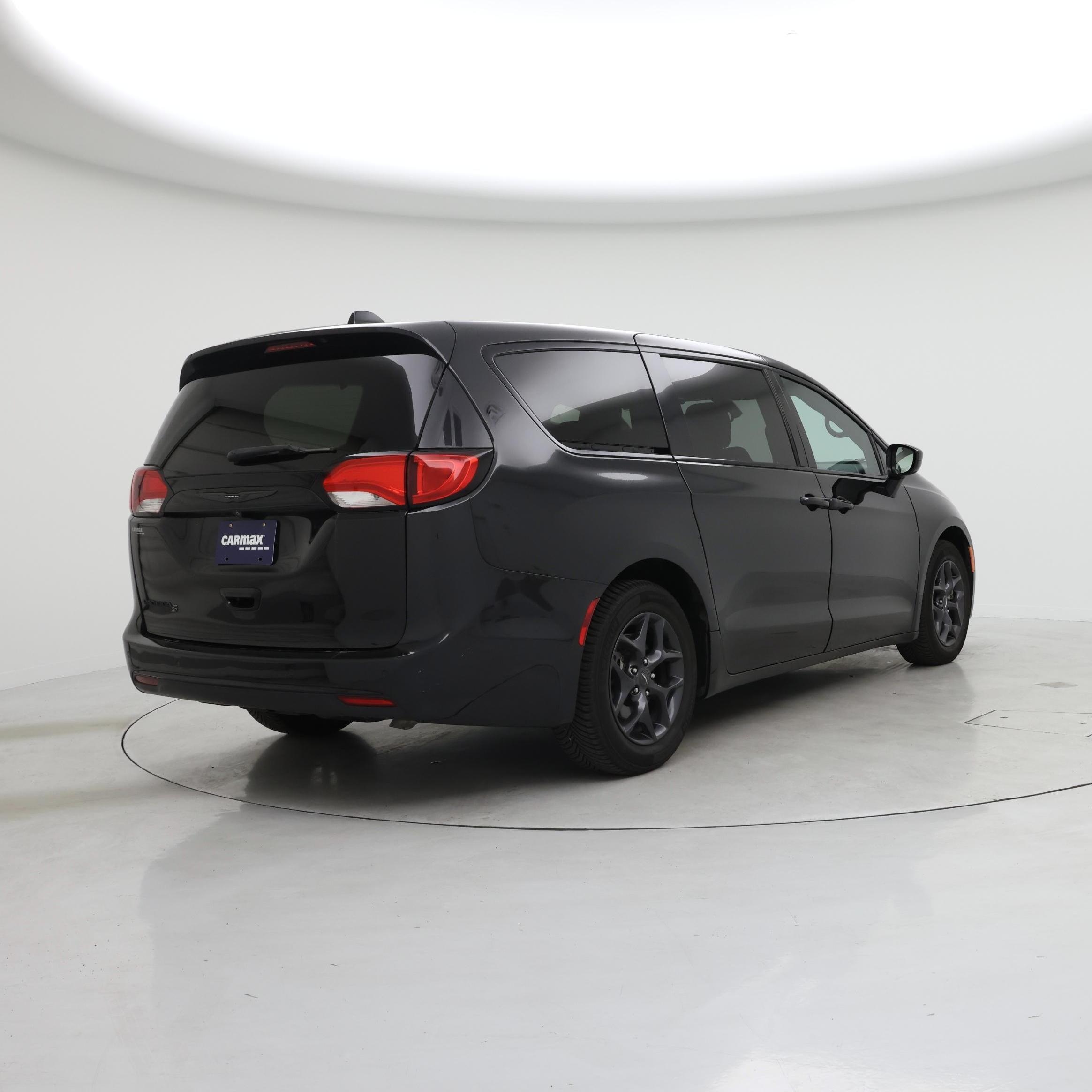 Thumbnail: 2018 Chrysler Pacifica - 8