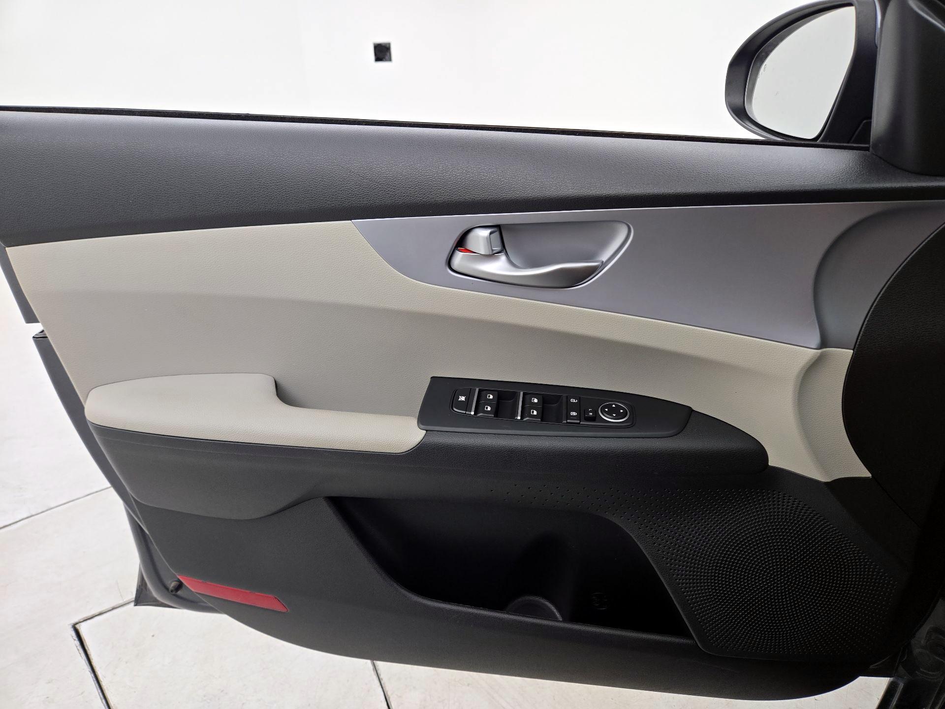 Thumbnail: 2023 Kia Forte - 12