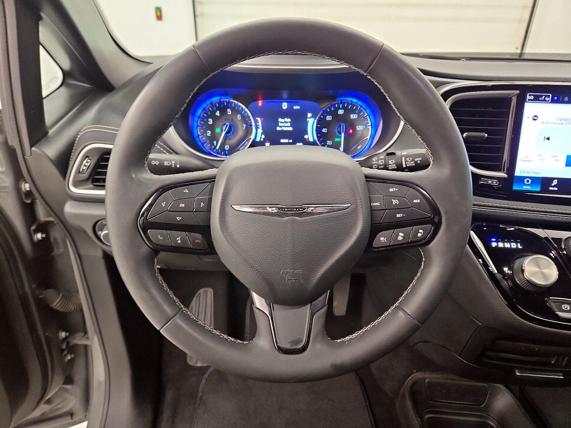 Thumbnail: 2022 Chrysler Pacifica - 10