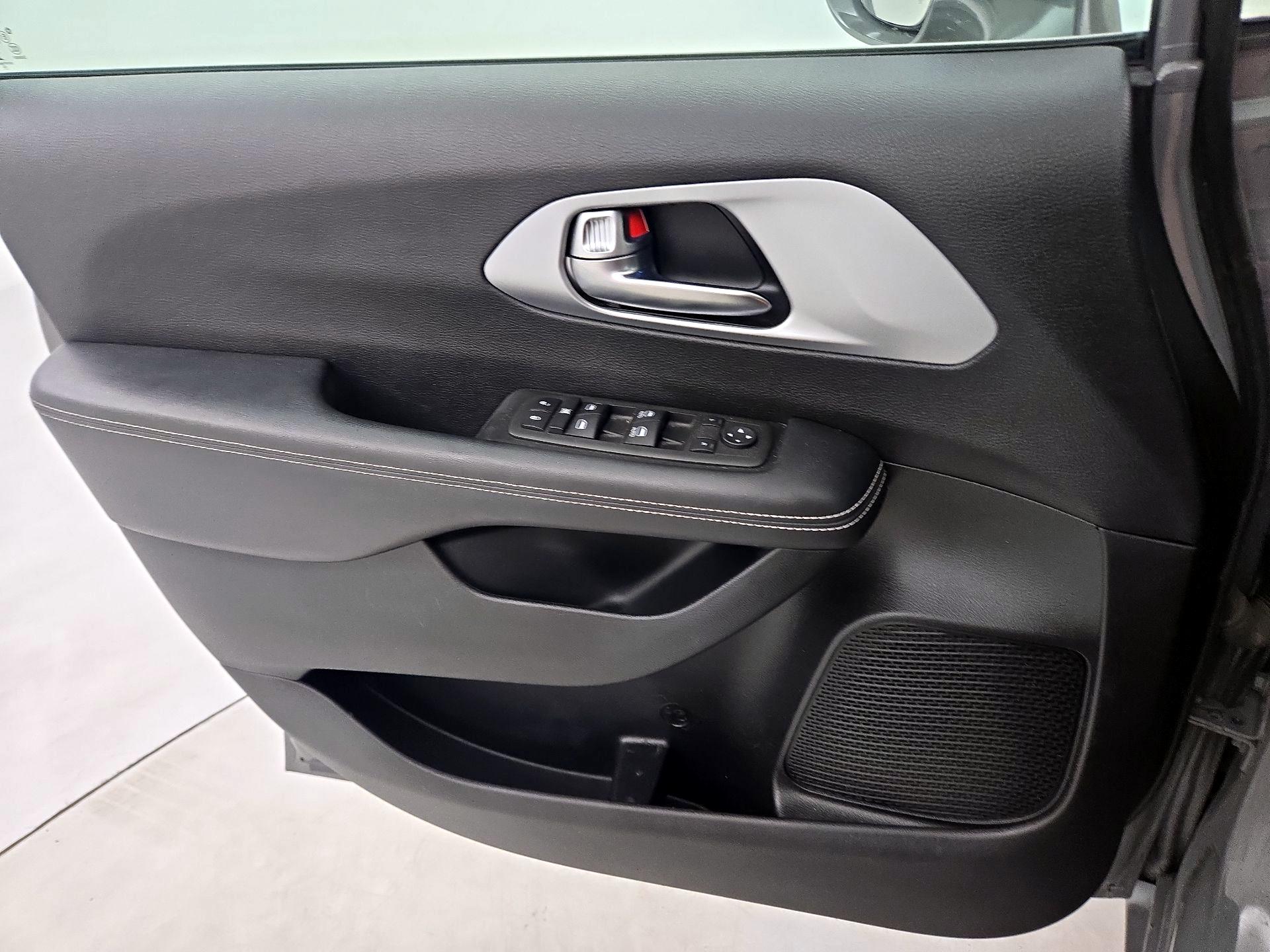 Thumbnail: 2022 Chrysler Pacifica - 12