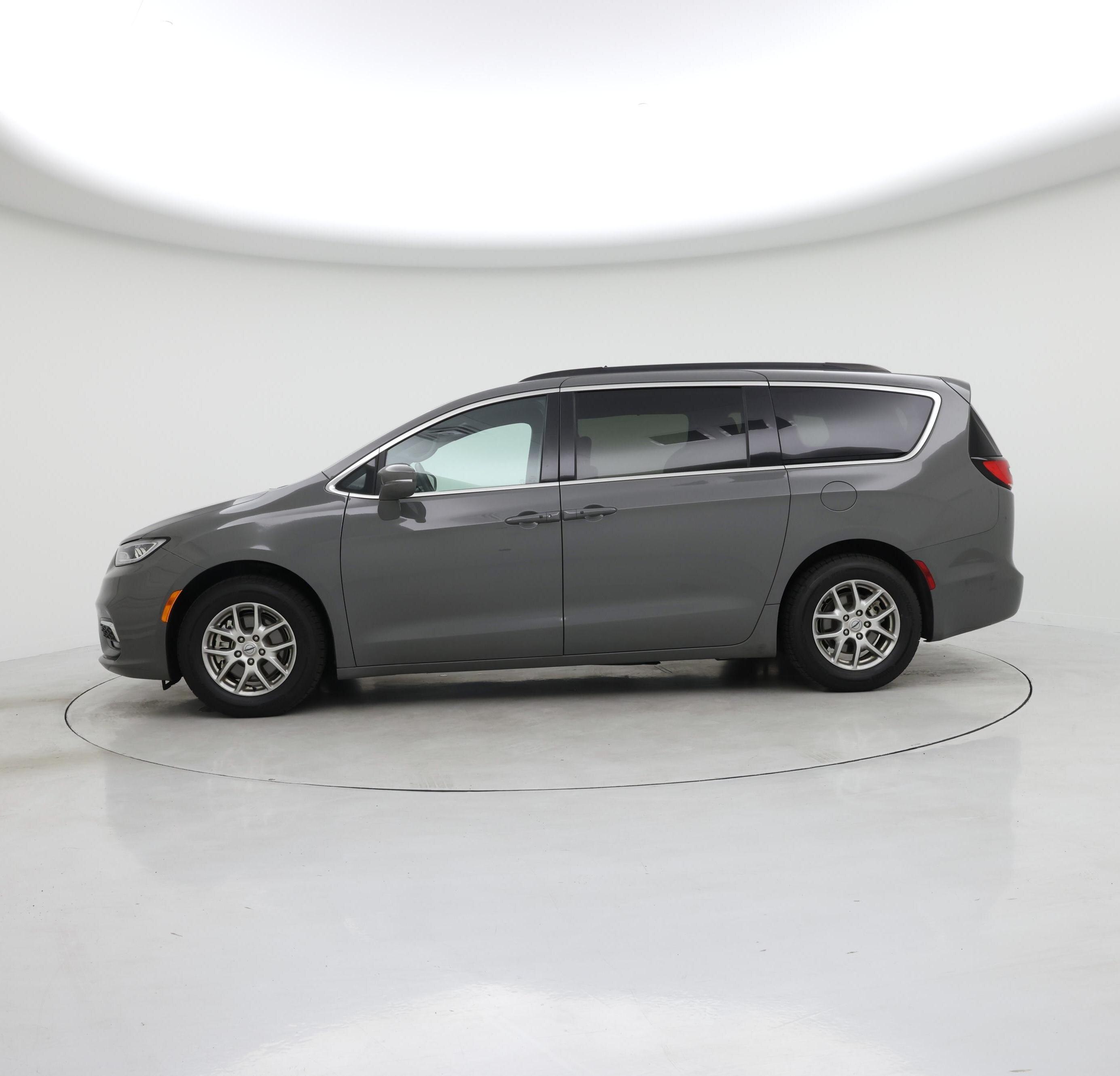 Thumbnail: 2022 Chrysler Pacifica - 3