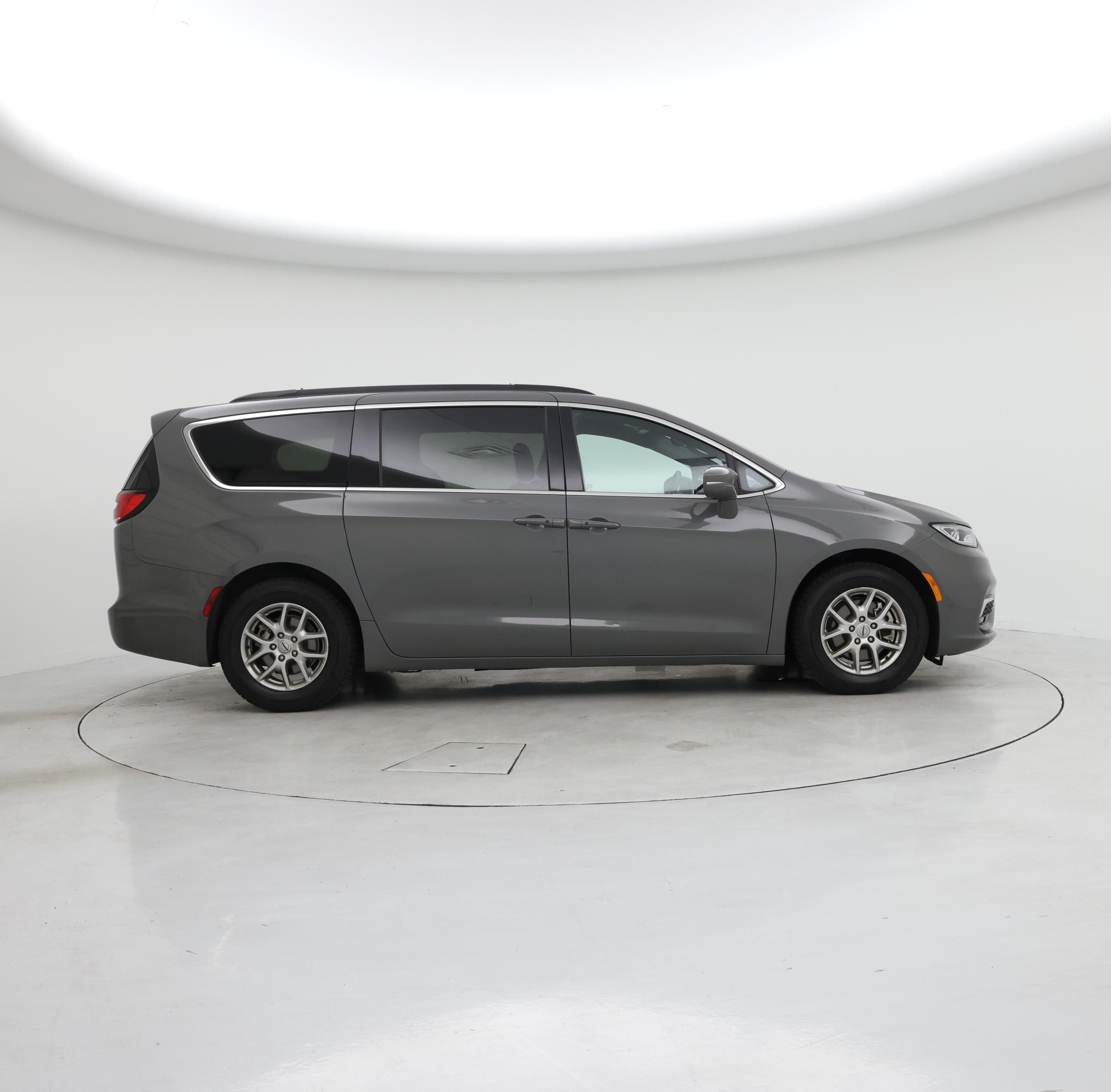 Thumbnail: 2022 Chrysler Pacifica - 7
