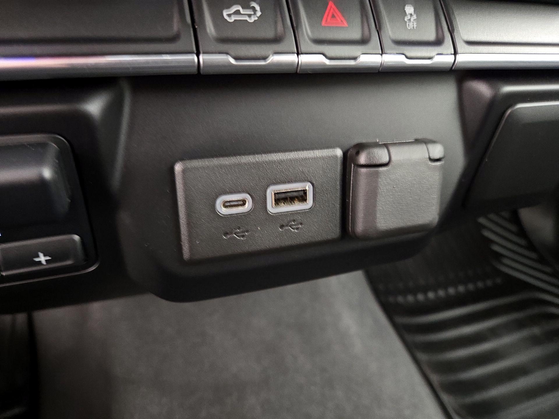 Thumbnail: 2022 Chevrolet Silverado 3500 - 18