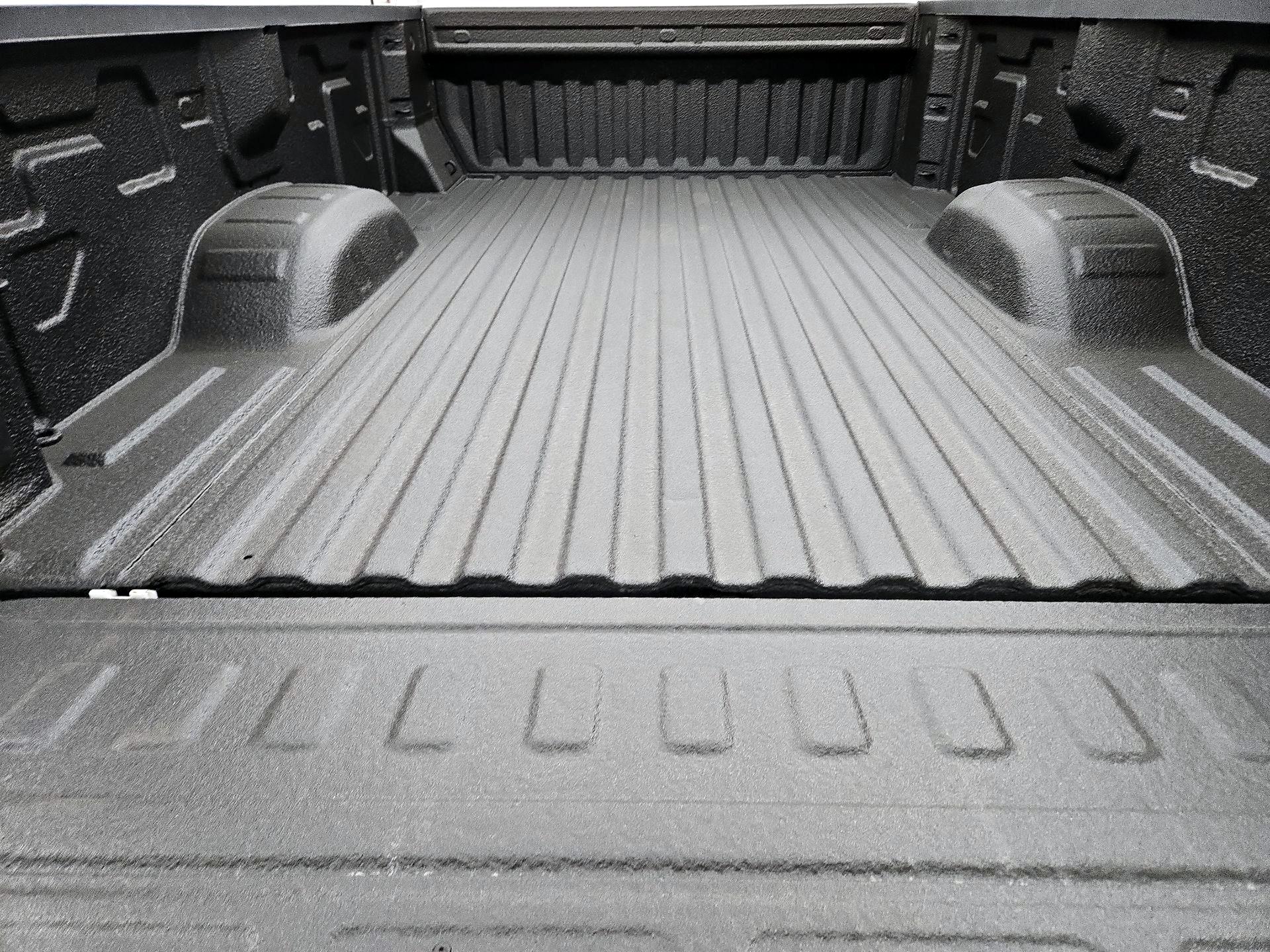 Thumbnail: 2022 Chevrolet Silverado 3500 - 19