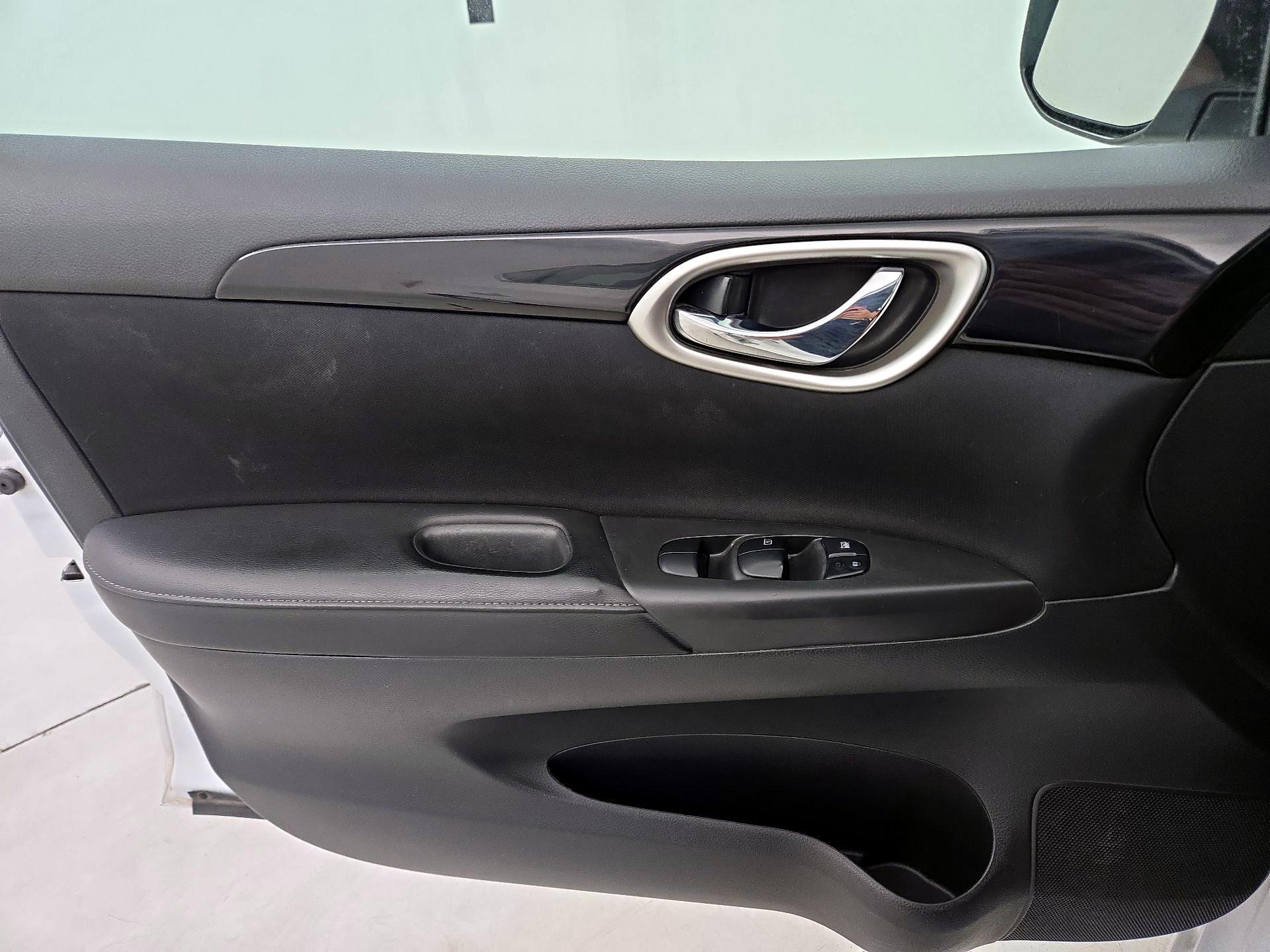 Thumbnail: 2019 Nissan Sentra - 12