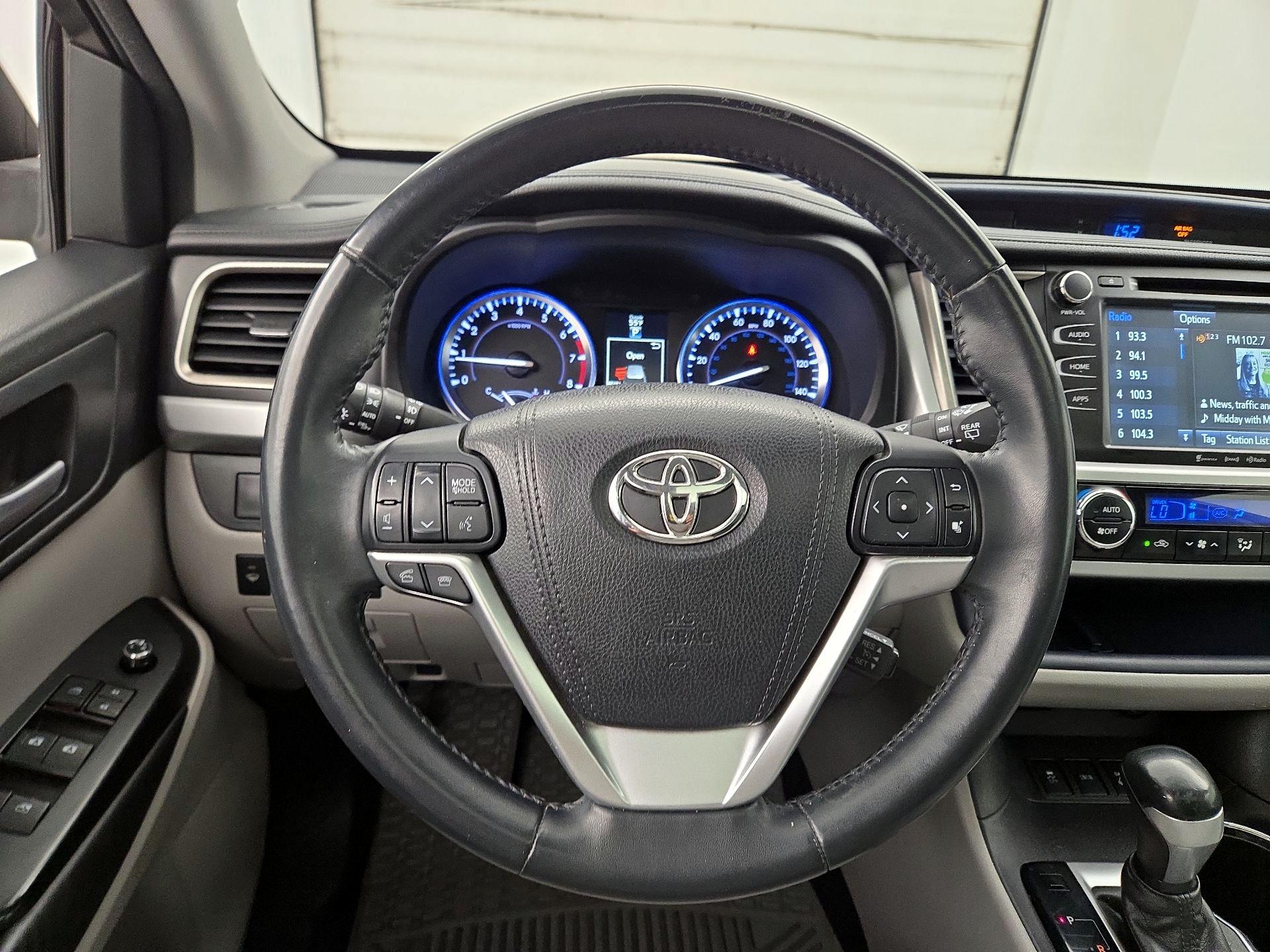 Thumbnail: 2016 Toyota Highlander - 10