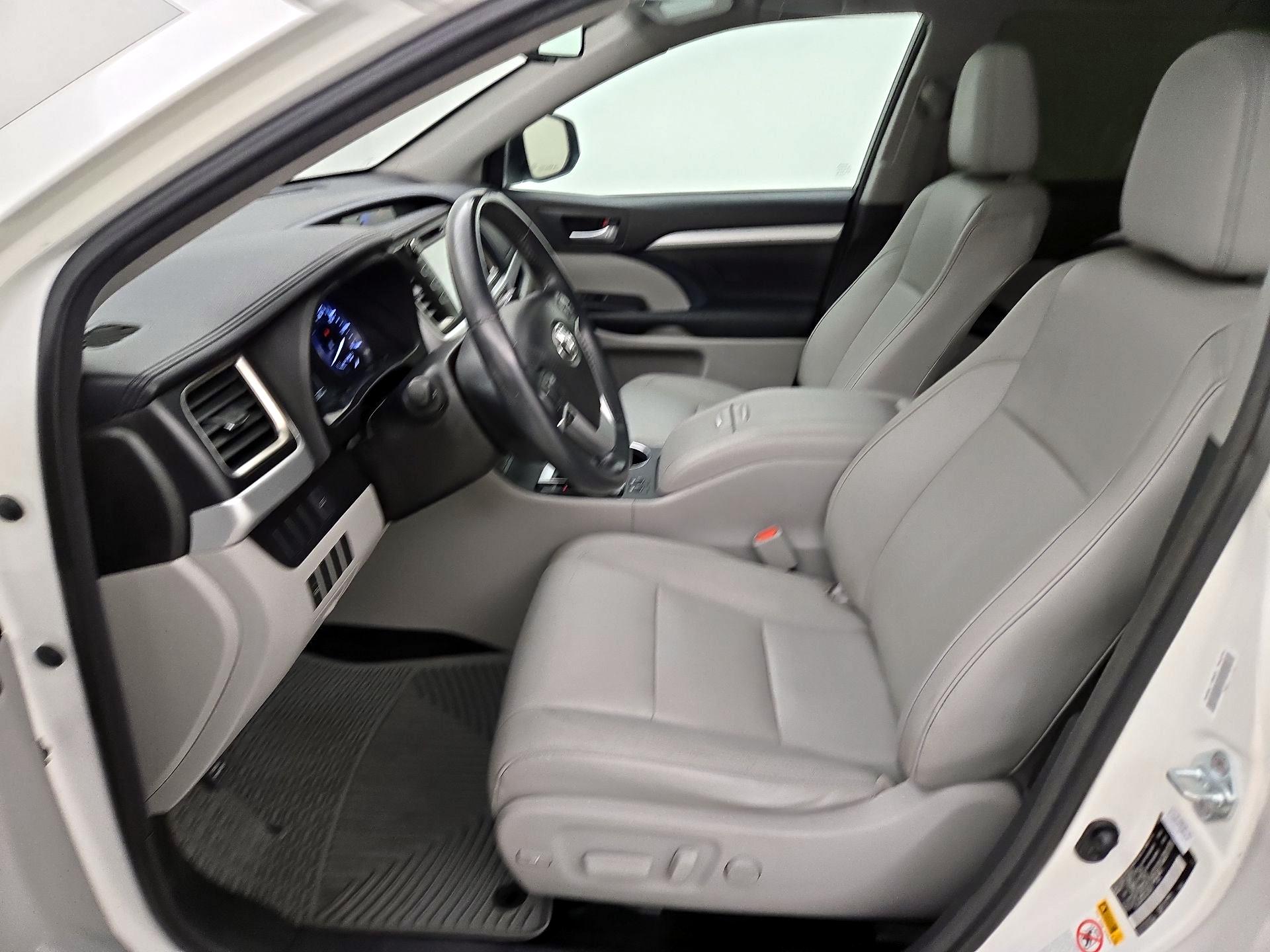 Thumbnail: 2016 Toyota Highlander - 11