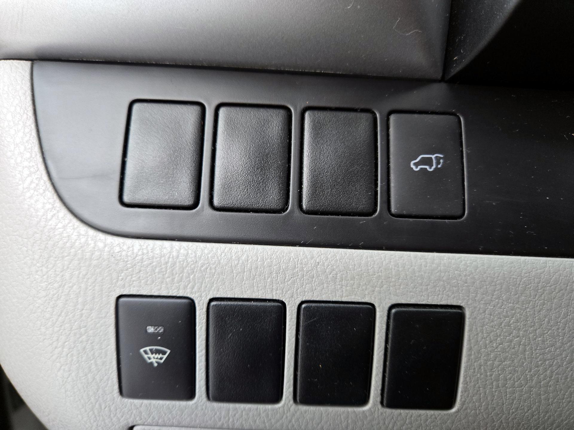 Thumbnail: 2016 Toyota Highlander - 13