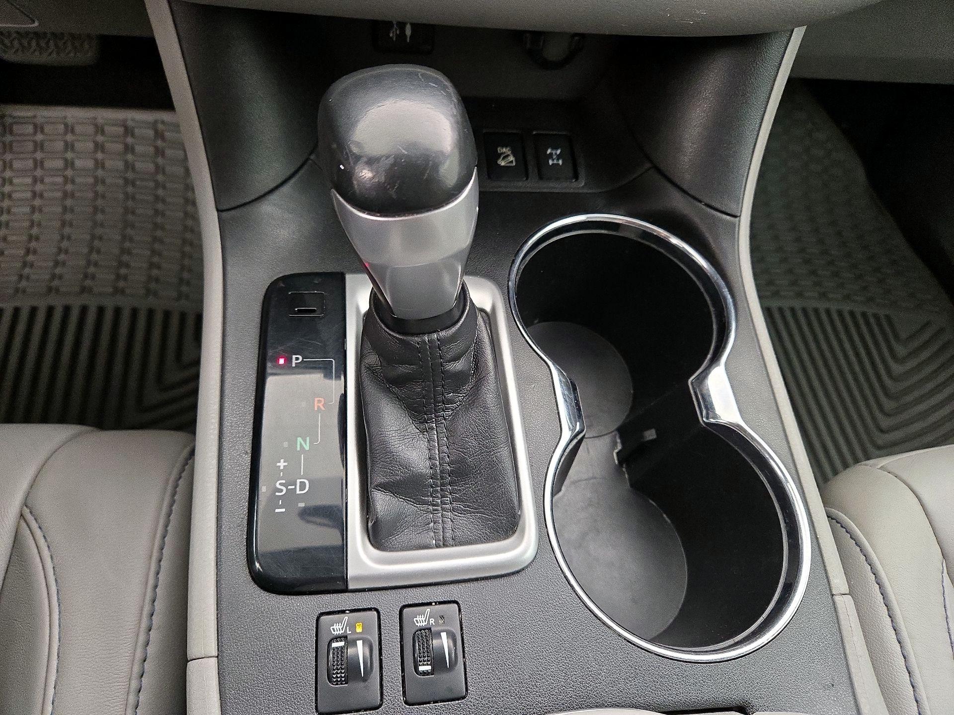 Thumbnail: 2016 Toyota Highlander - 17