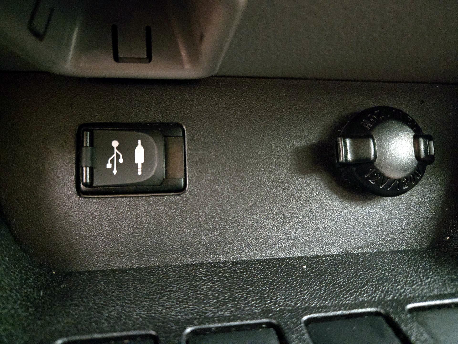 Thumbnail: 2016 Toyota Highlander - 18