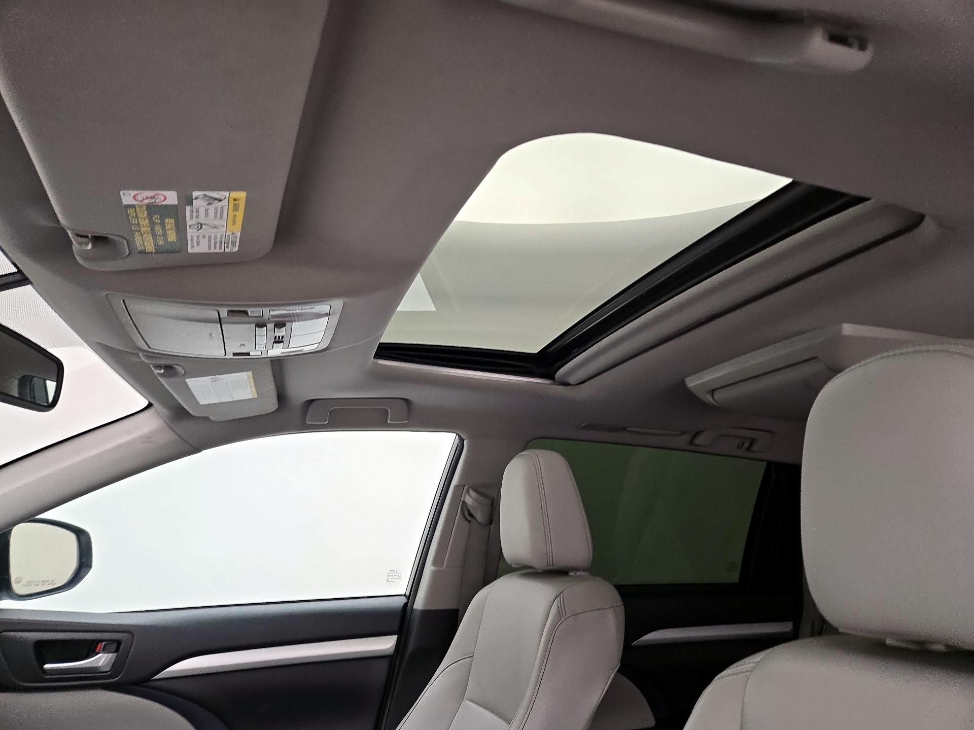 Thumbnail: 2016 Toyota Highlander - 19