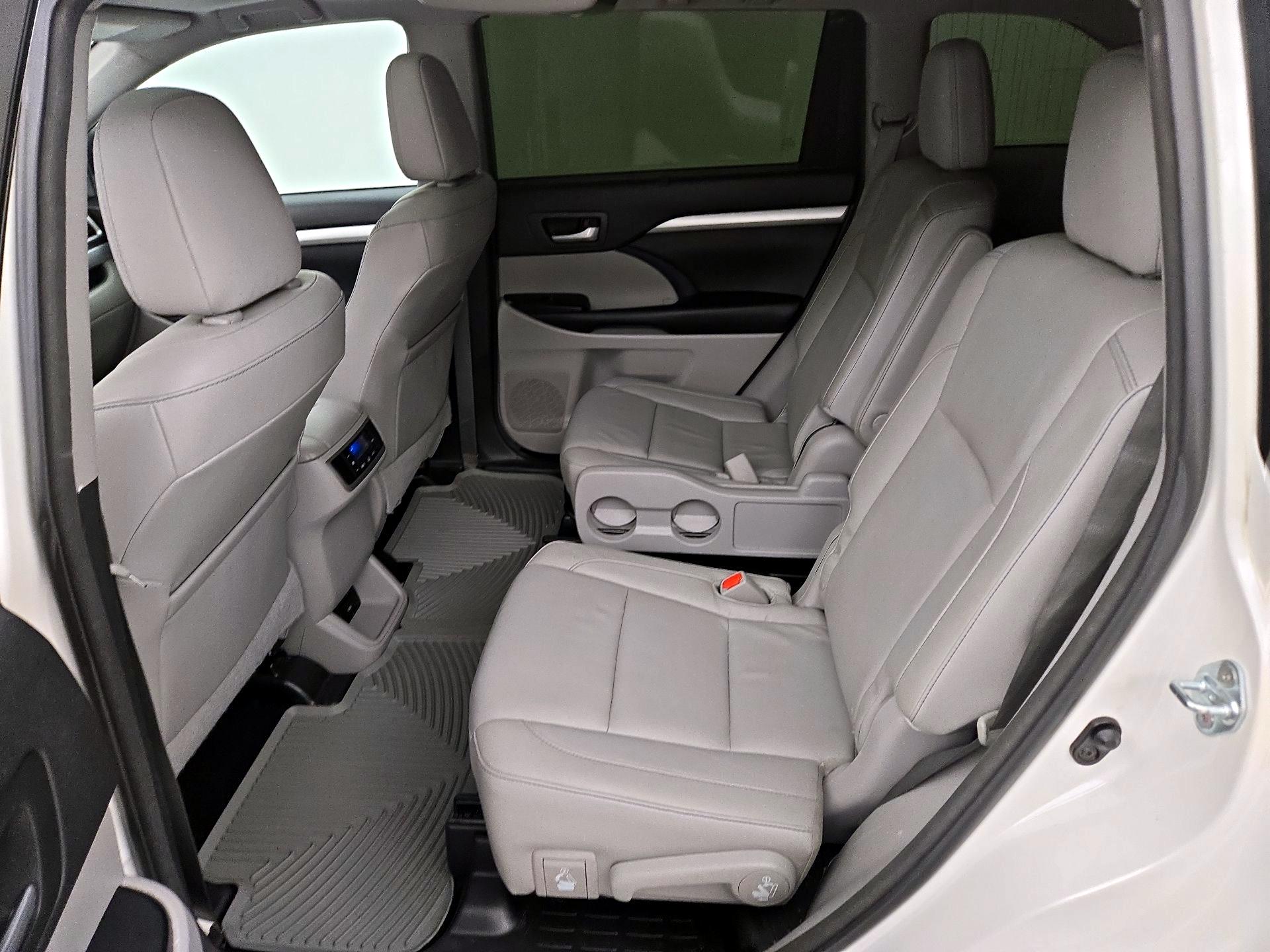 Thumbnail: 2016 Toyota Highlander - 20