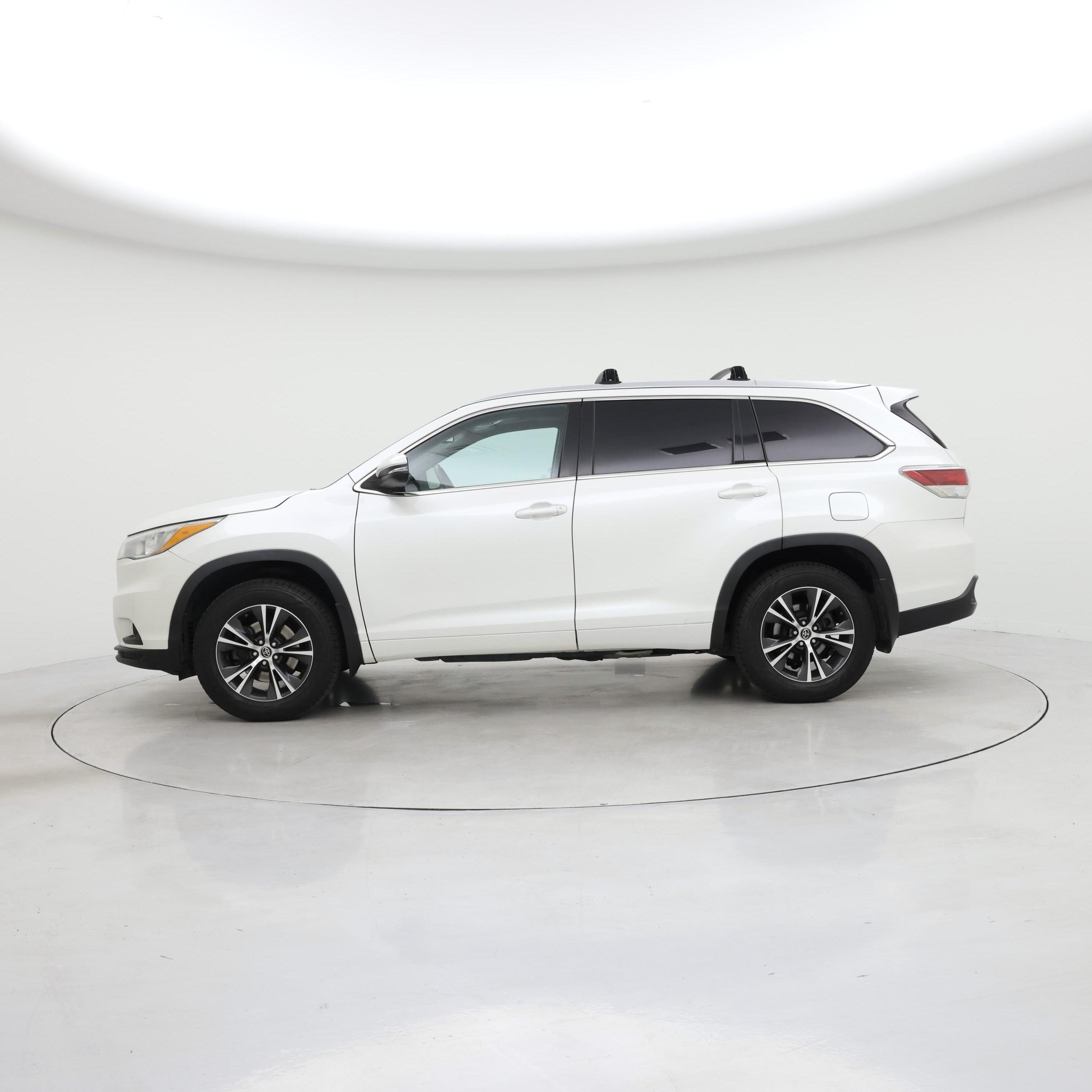 Thumbnail: 2016 Toyota Highlander - 3