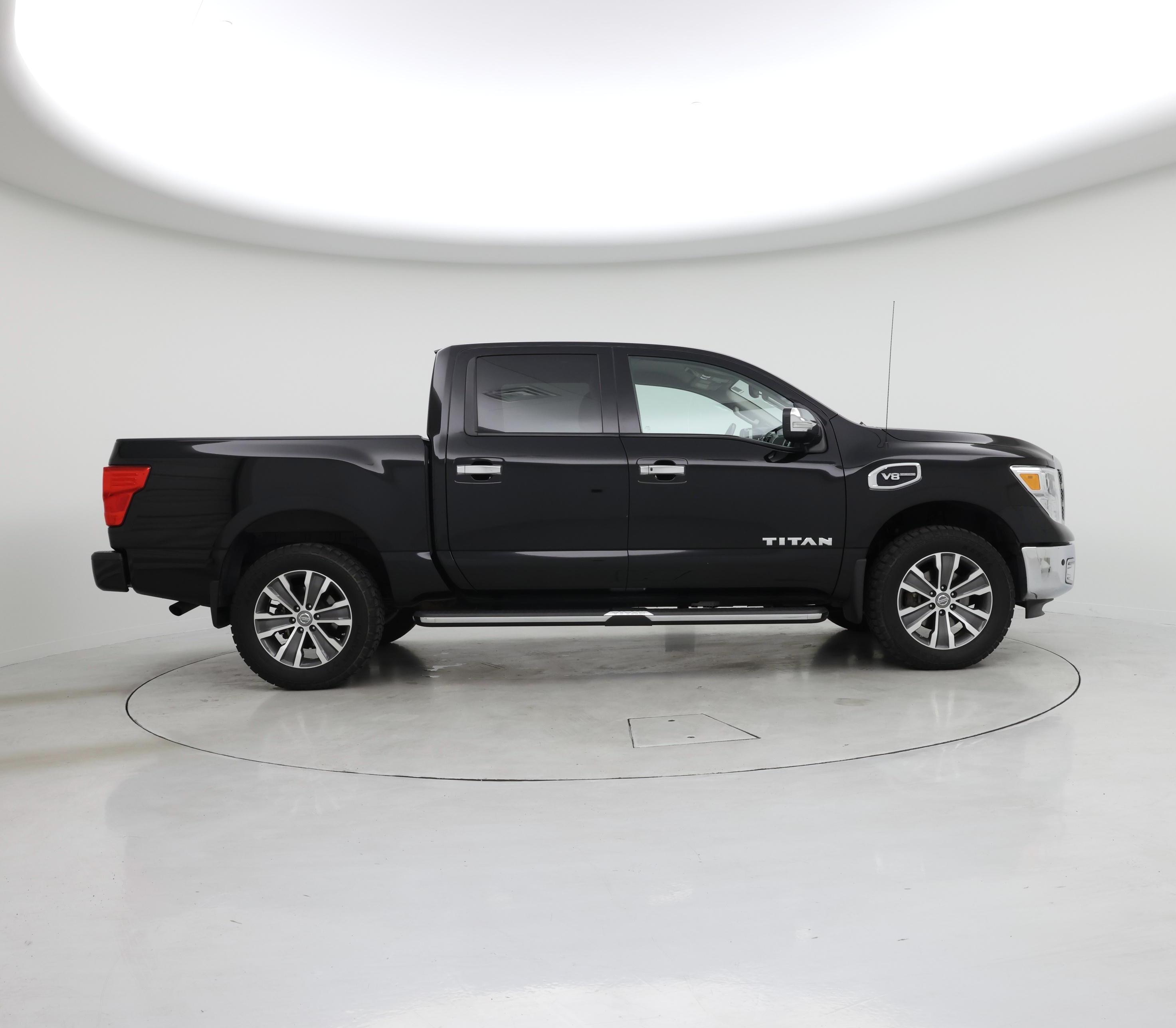 Thumbnail: 2017 Nissan Titan - 7