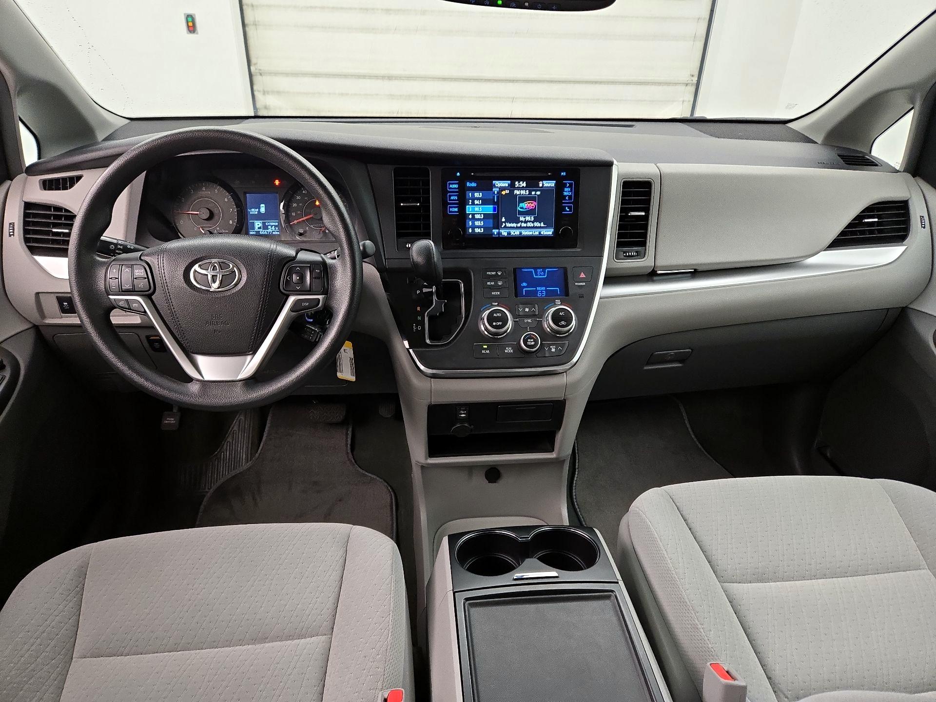 Thumbnail: 2015 Toyota Sienna - 9