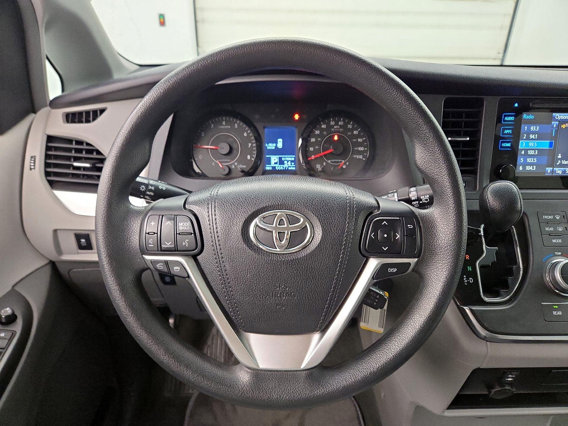 Thumbnail: 2015 Toyota Sienna - 10