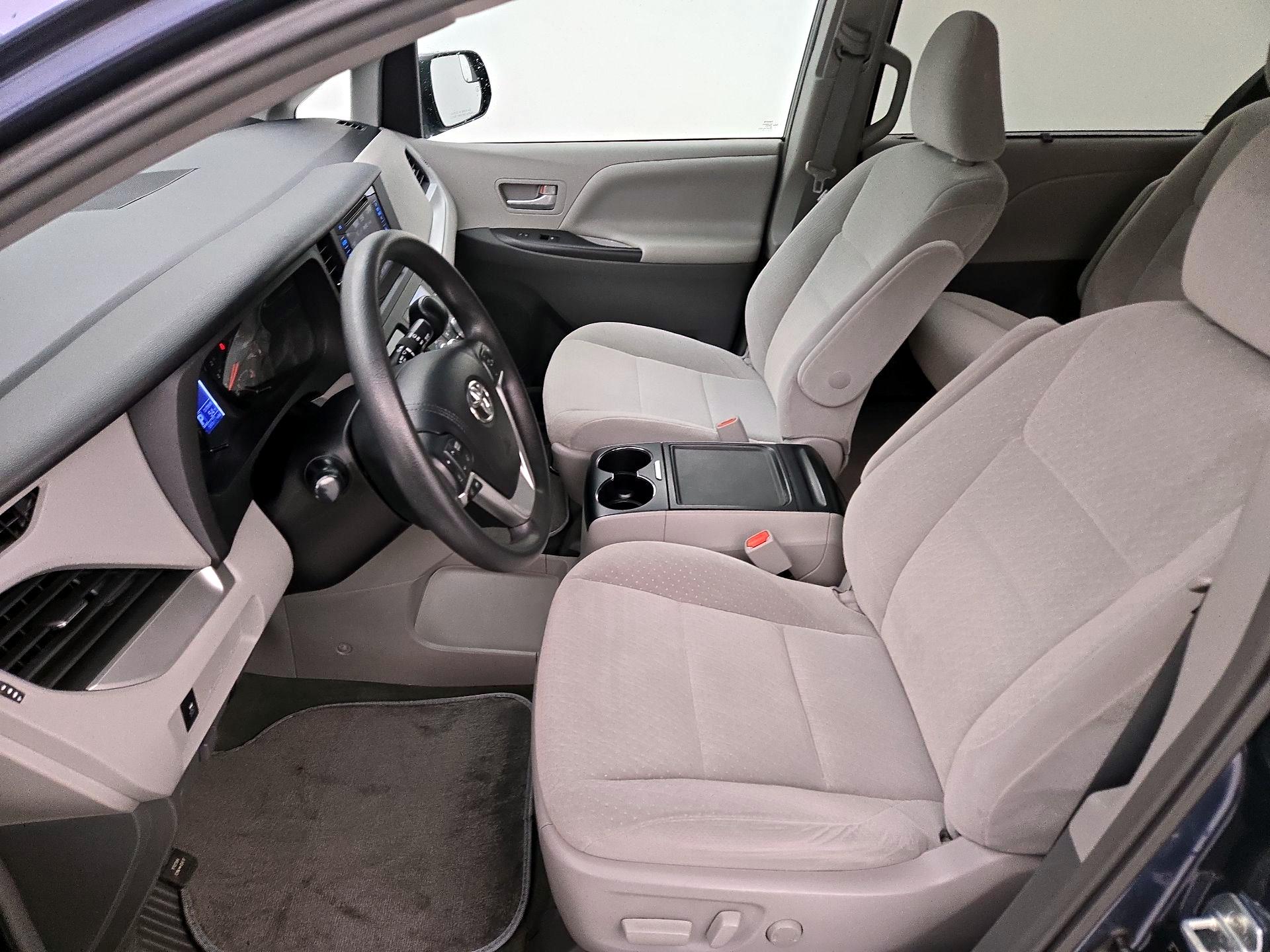 Thumbnail: 2015 Toyota Sienna - 11