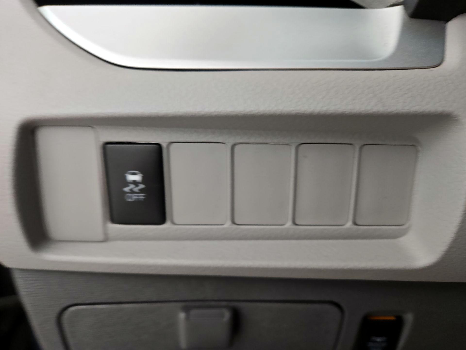 Thumbnail: 2015 Toyota Sienna - 13