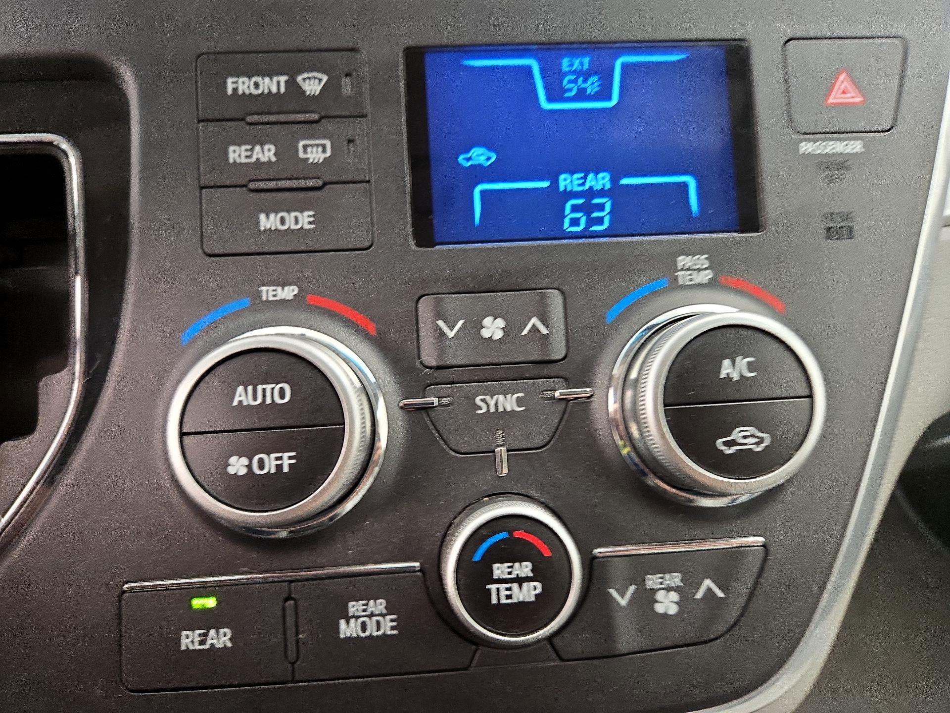 Thumbnail: 2015 Toyota Sienna - 16