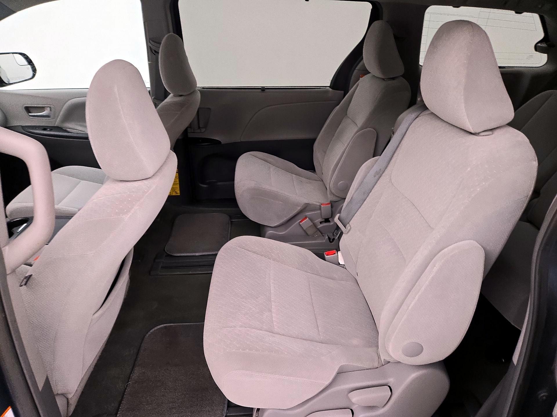 Thumbnail: 2015 Toyota Sienna - 19