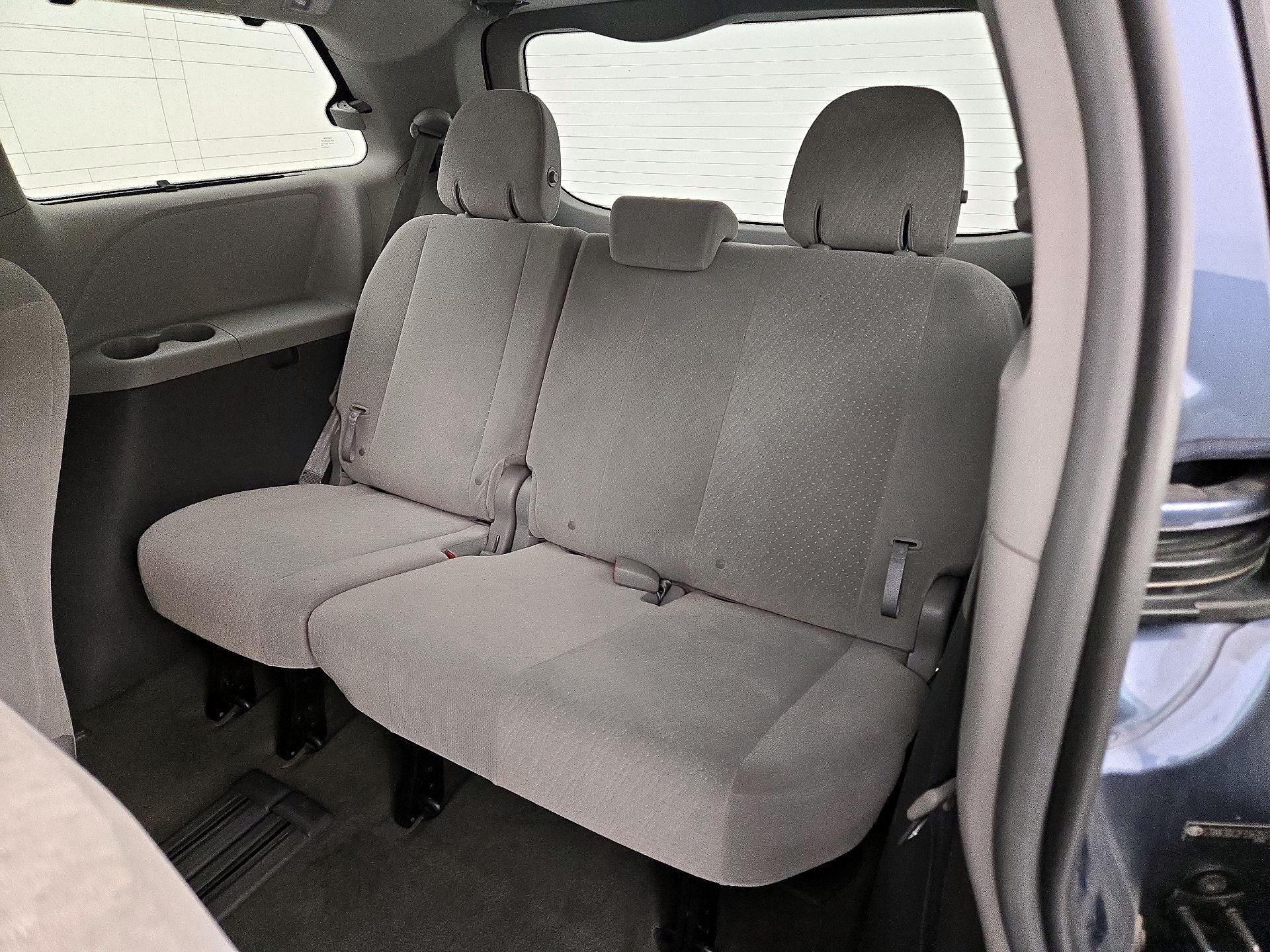 Thumbnail: 2015 Toyota Sienna - 20