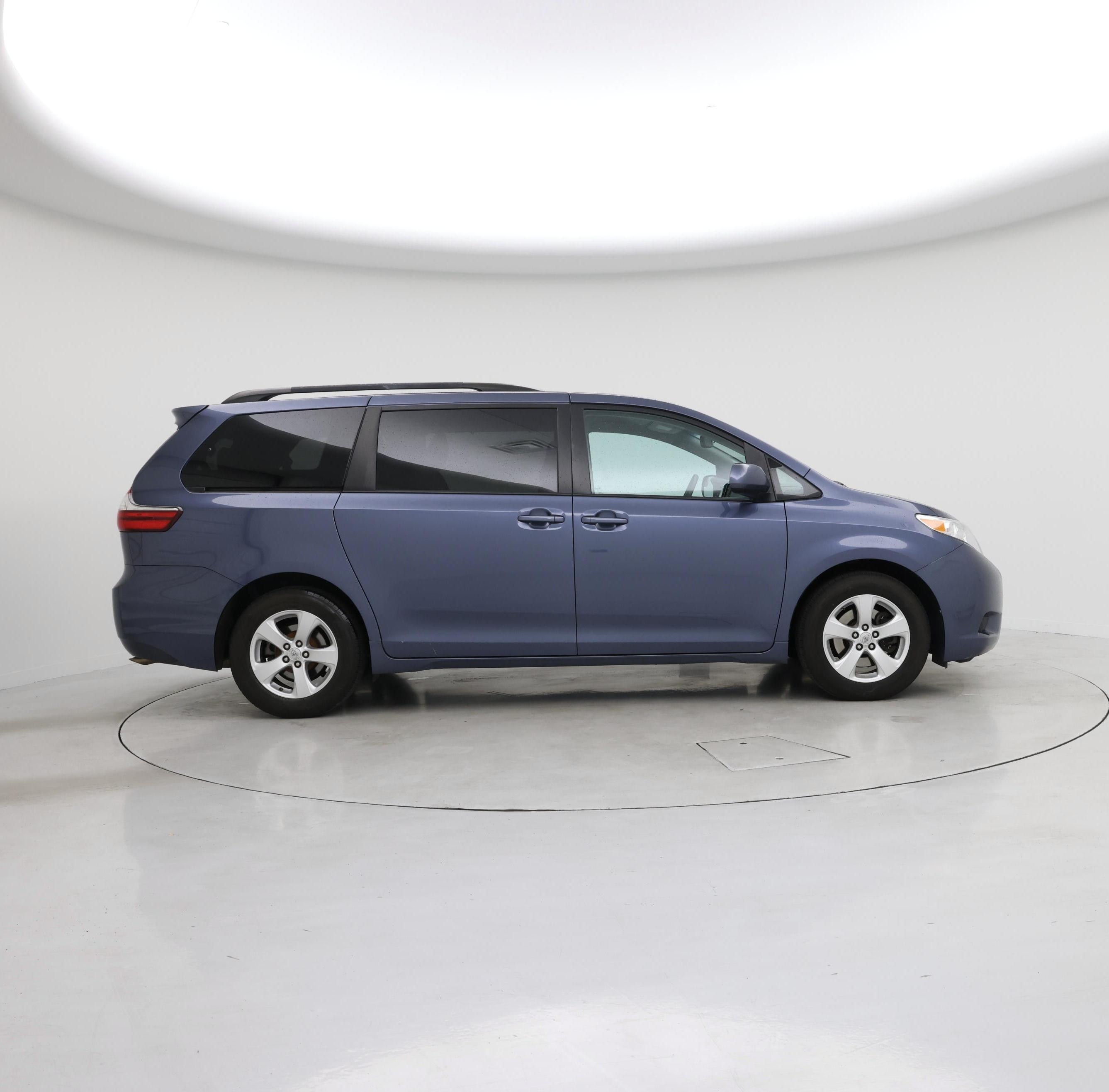 Thumbnail: 2015 Toyota Sienna - 7