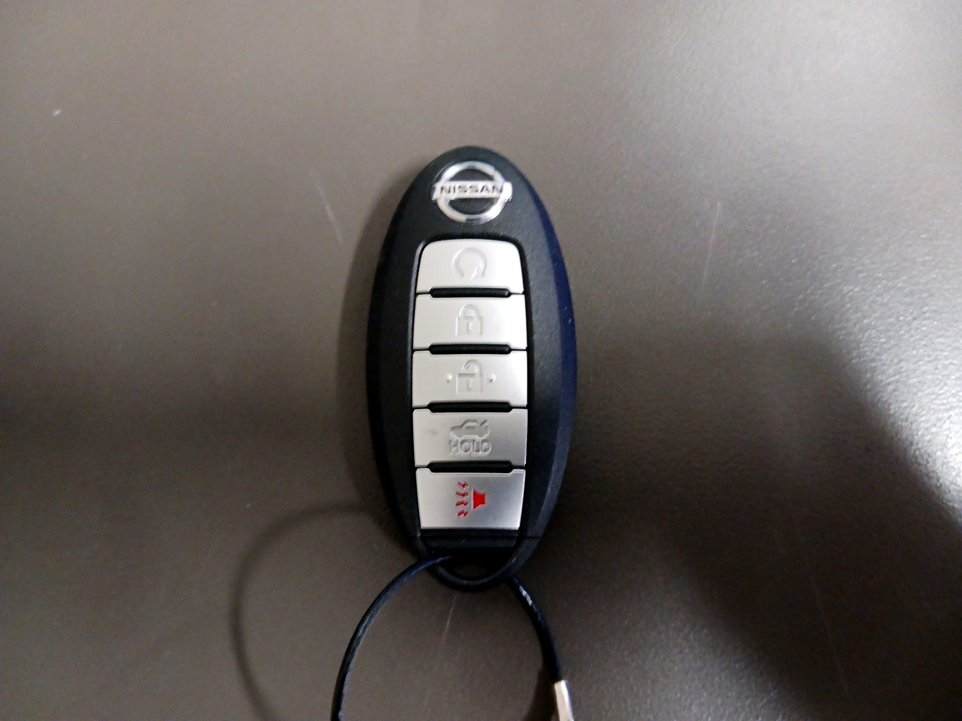 Thumbnail: 2016 Nissan Maxima - 9