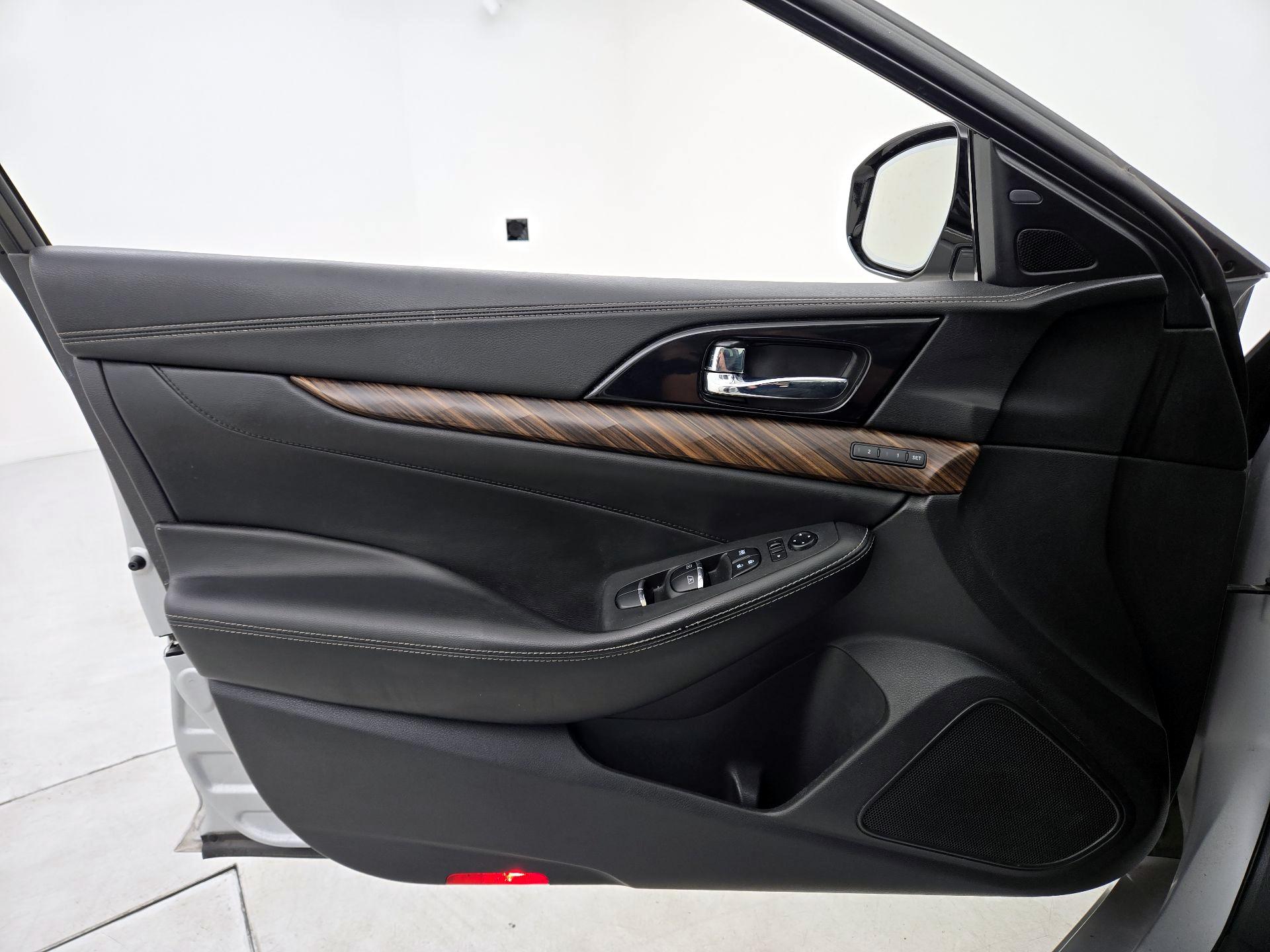 Thumbnail: 2016 Nissan Maxima - 12