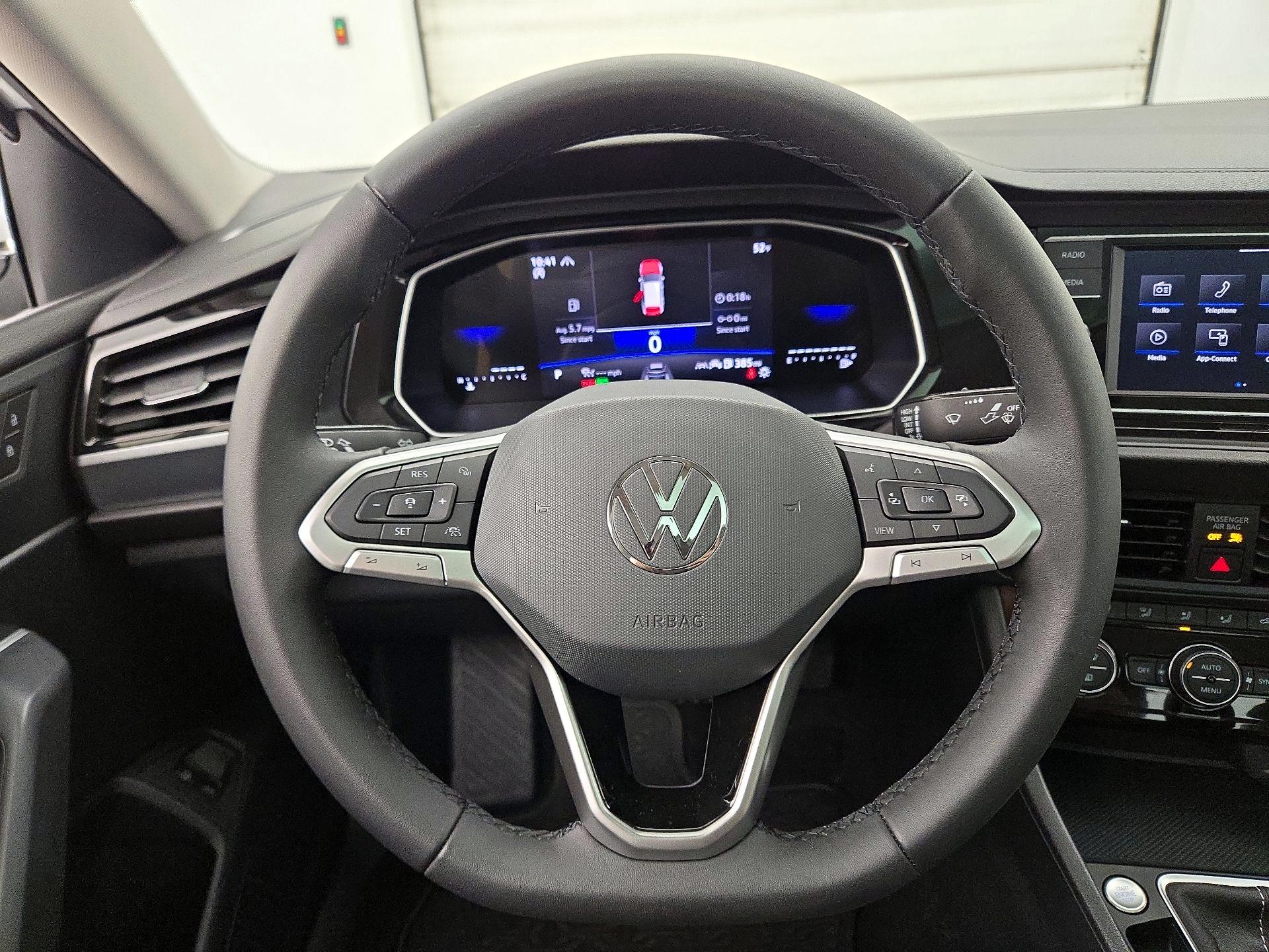 Thumbnail: 2024 Volkswagen Jetta - 10