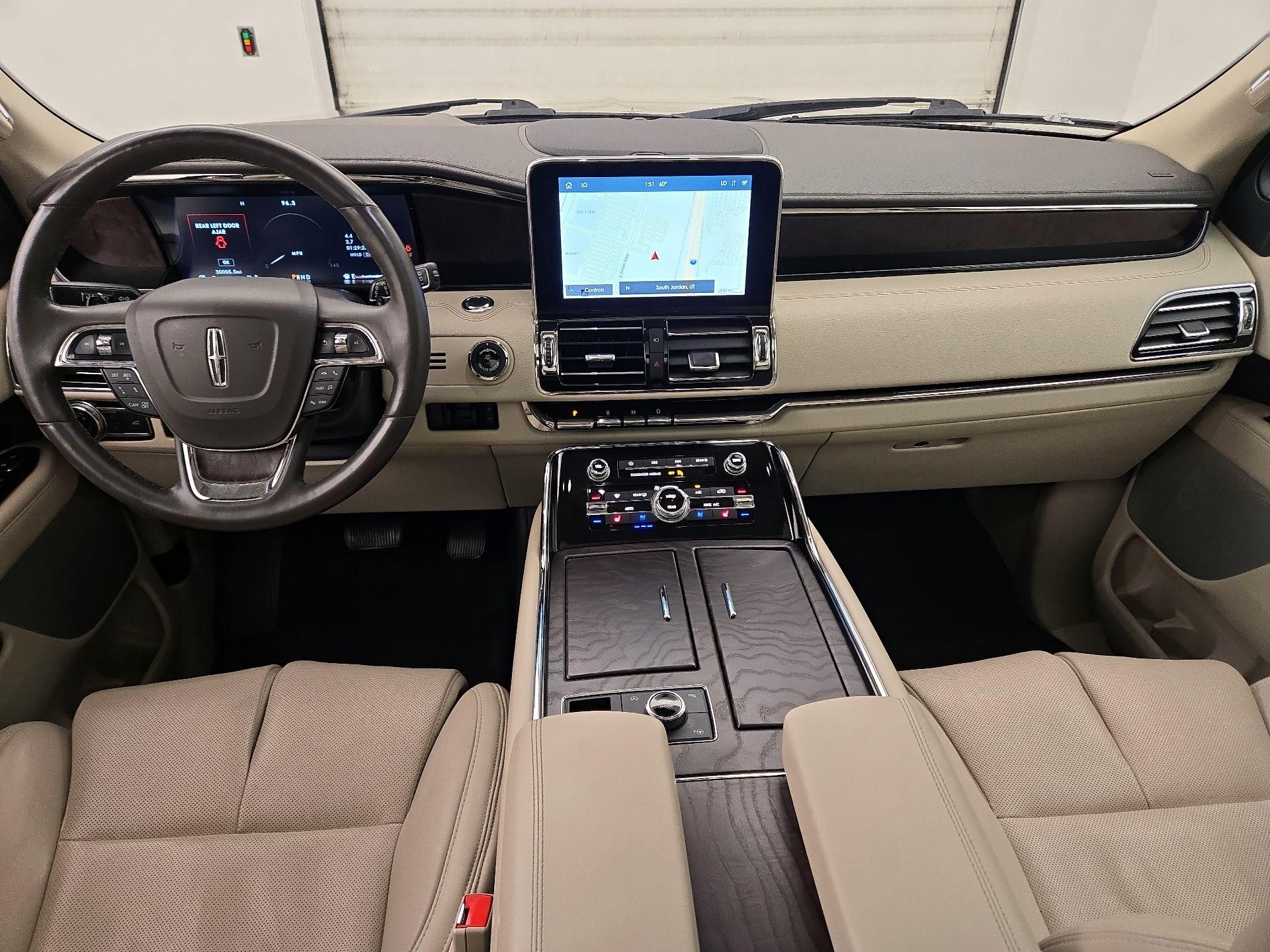 Thumbnail: 2020 Lincoln Navigator L - 9