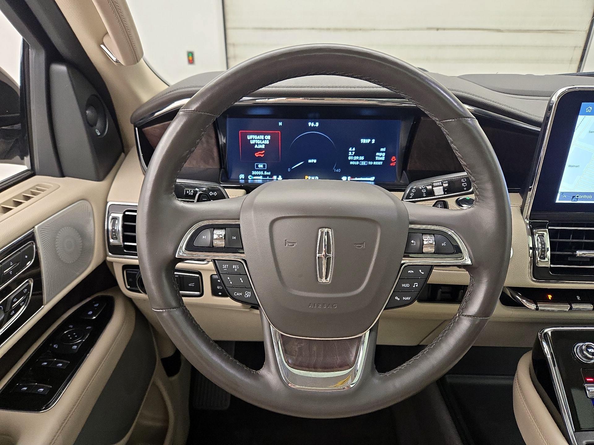 Thumbnail: 2020 Lincoln Navigator L - 10