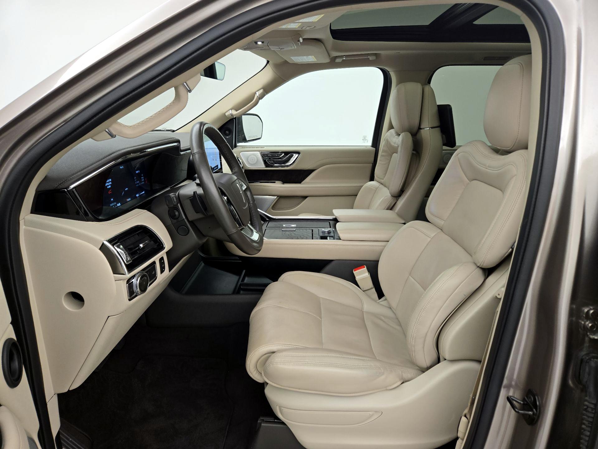 Thumbnail: 2020 Lincoln Navigator L - 11
