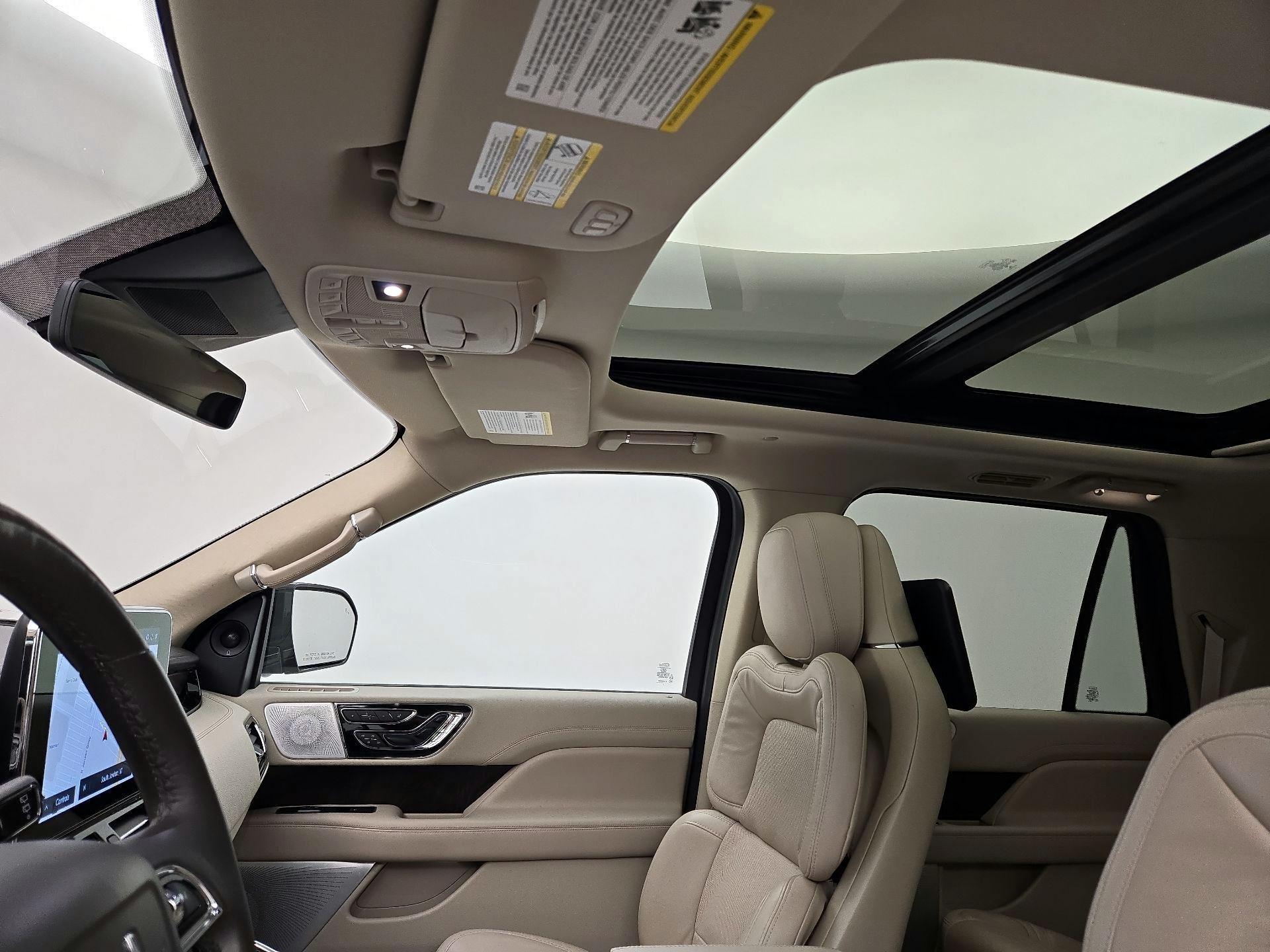 Thumbnail: 2020 Lincoln Navigator L - 20