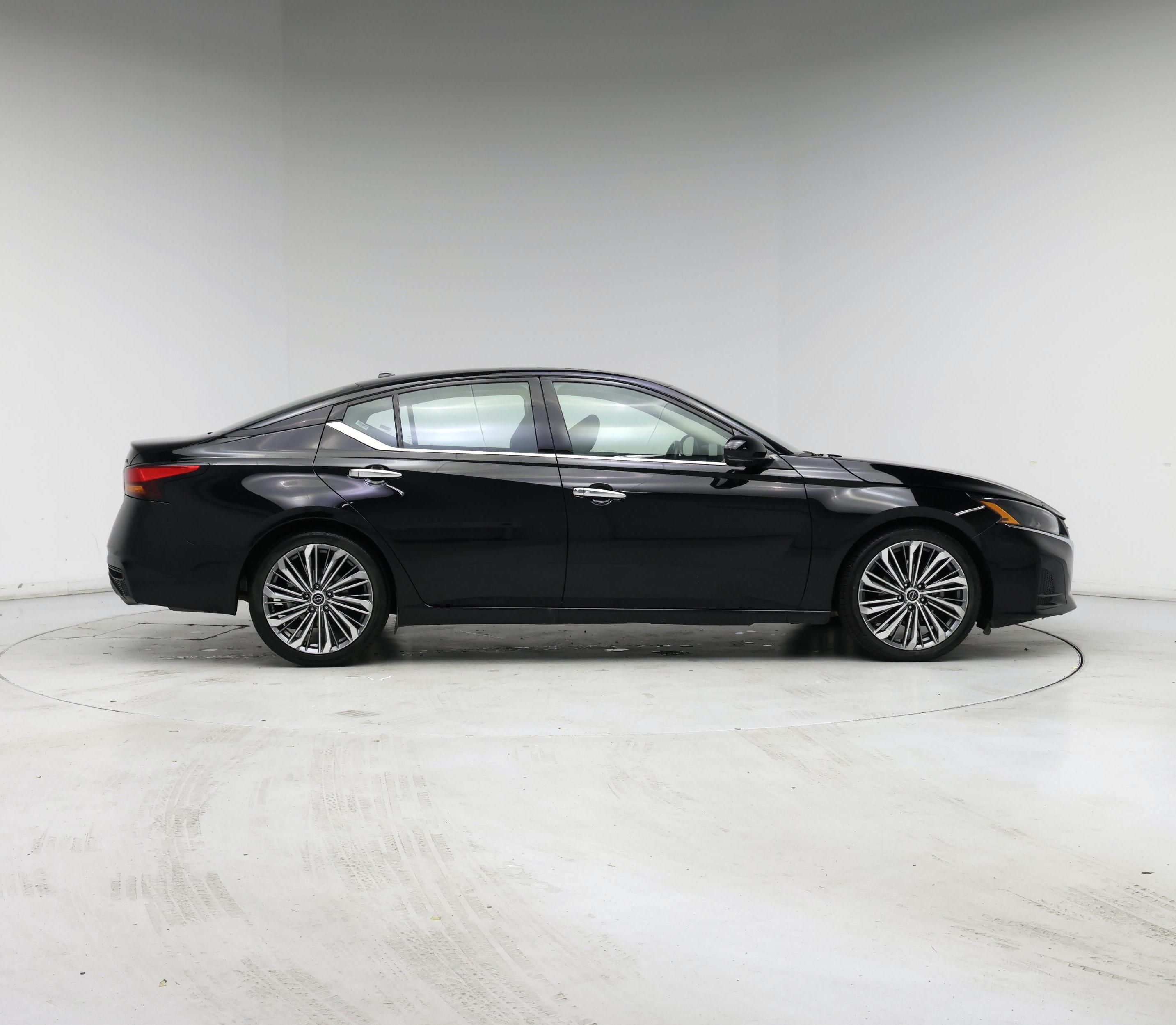 Thumbnail: 2023 Nissan Altima - 7
