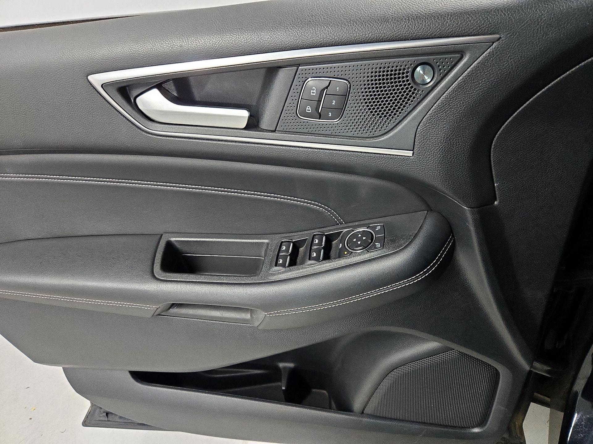 Thumbnail: 2022 Ford Edge - 12